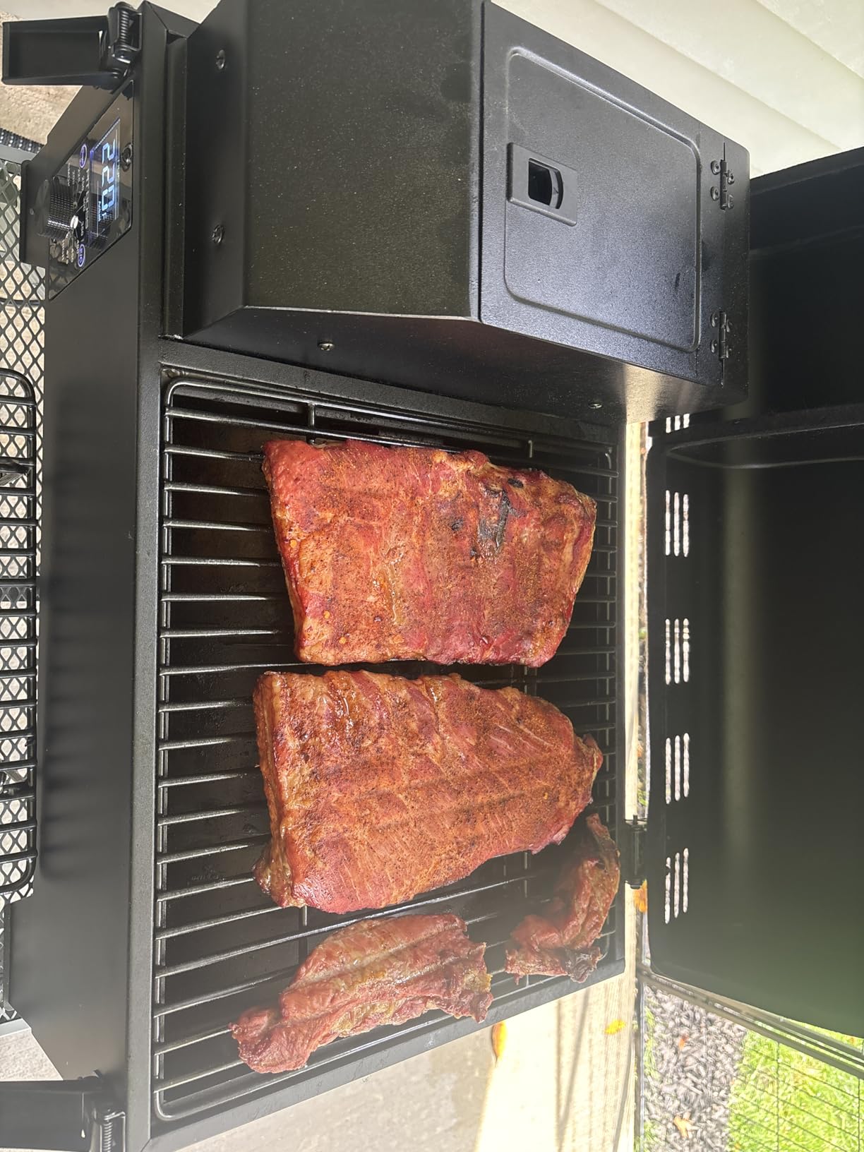 Pit Boss 150 Wood Pellet Grill & Smoker with Flame Broiler 256-Sq. In. Cooking Space, 180°F to 500°F Temperature Range, 7 lb. Pellet Hopper, for Tailgating, Camping, or Travel, Black customer photo 2