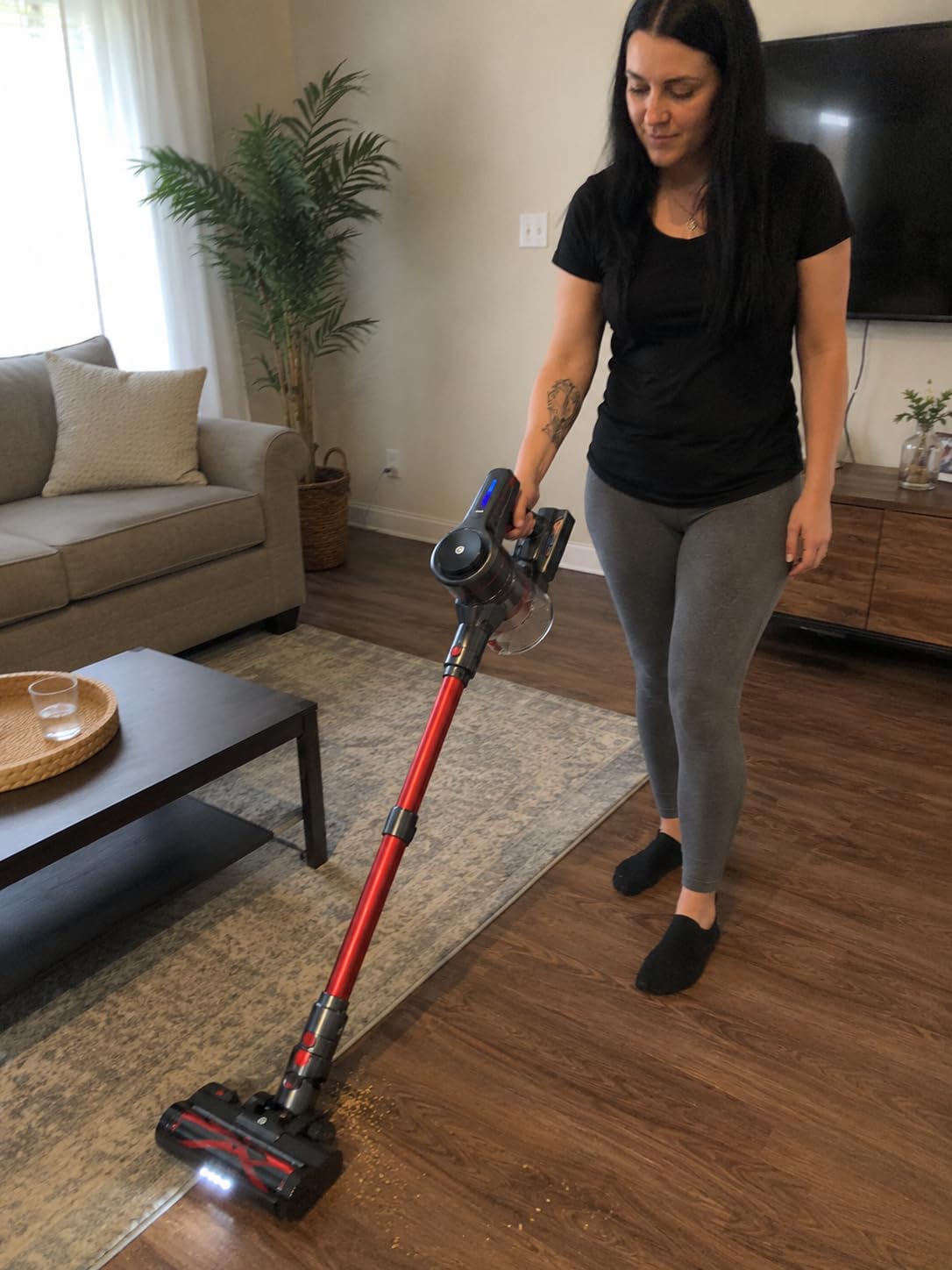 CHEBIO Lightweight Cordless Vacuum Cleaners for Home, Stick Vacuum Cordless Rechargeable with 45kPa Suction, 45-Min Run, Anti-Tangle and Self-Stand, 6 in 1 Hardwood Vacuum Cleaner (red) customer photo 1