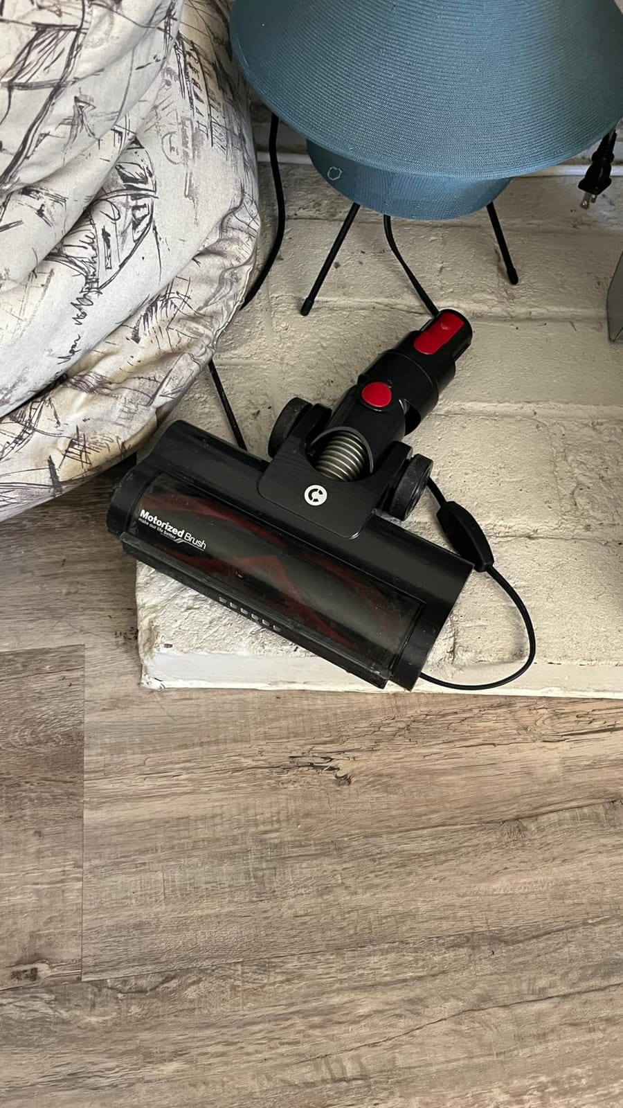 CHEBIO Lightweight Cordless Vacuum Cleaners for Home, Stick Vacuum Cordless Rechargeable with 45kPa Suction, 45-Min Run, Anti-Tangle and Self-Stand, 6 in 1 Hardwood Vacuum Cleaner (red) customer photo 2