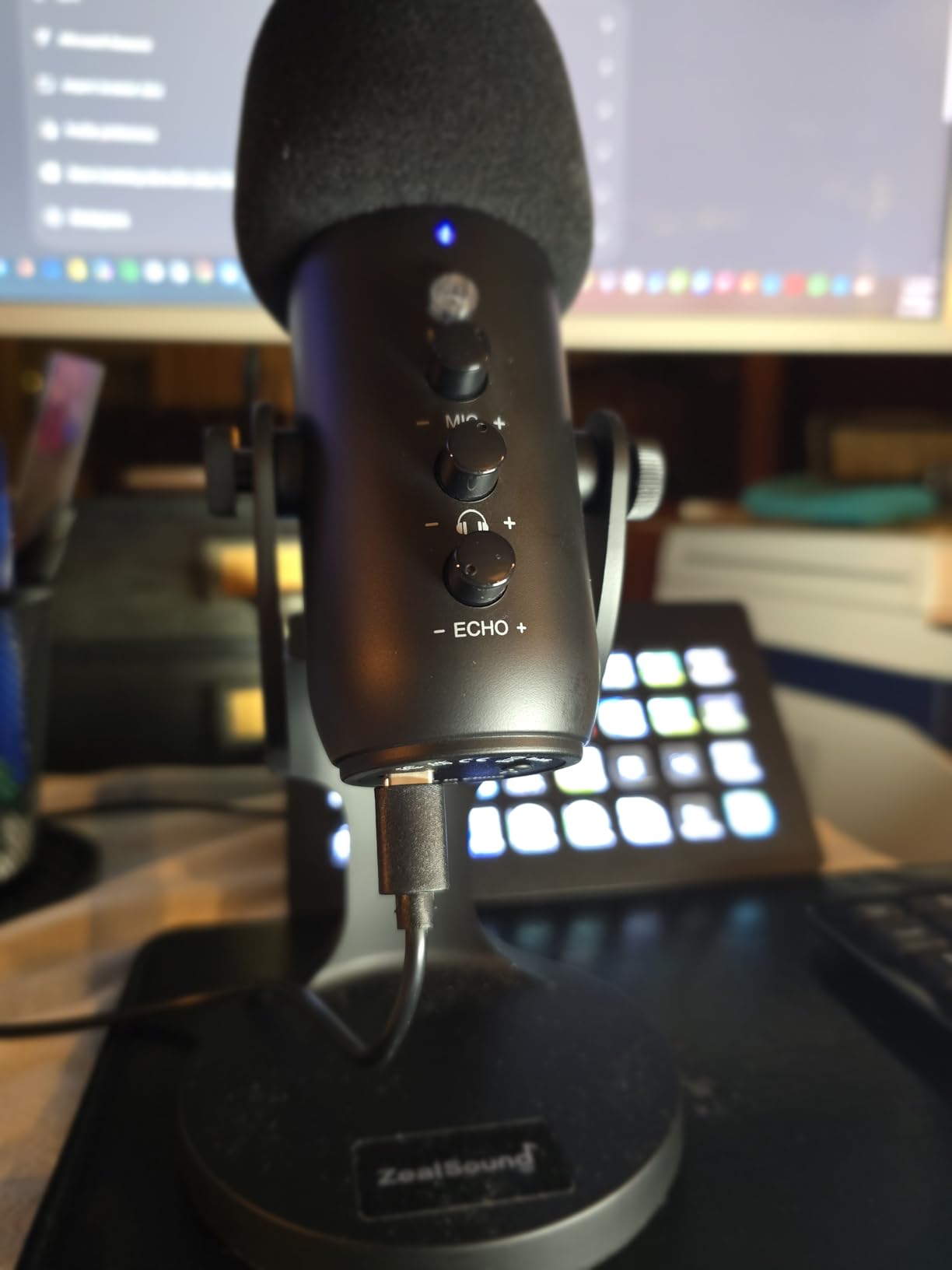 ZealSound Podcast Microphone for PC, USB Mic with Noise Reduction, Tap-to-Mute, Gain & Echo Controls, Zero-Latency Monitoring, RGB Lighting for Mac, iPhone, iPad, Live Streaming & Voice-Over K66 Pro customer photo 1
