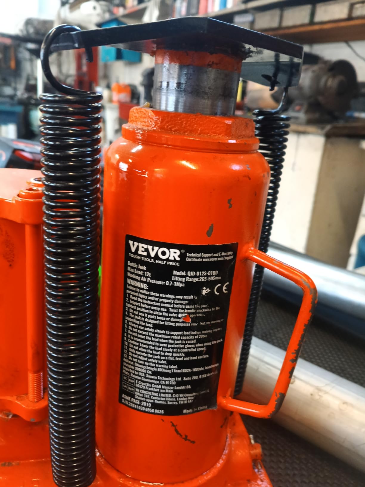VEVOR Air Hydraulic Bottle Jack, 20 Ton/40000 LBS All Welded Bottle Jack, 10.4-19.7 inch Lifting Range, Manual Handle and Air Pump, for Car, Pickup, Truck, RV, Auto Repair, Industrial Engineering customer photo 2