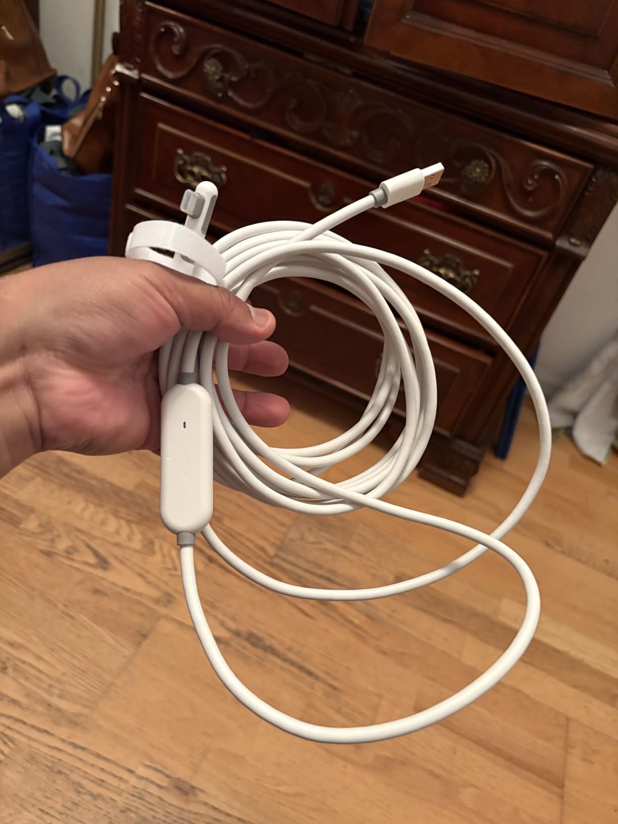 Maxonar VR Charging Link Cable 16FT, USB 3.0 for Meta Quest 3/3S/2, Pico 4 | 18W Charging | 5Gbps USB 3.0 Data | 16ft Reinforced L-shaped Connector | SmartProtect3.0 Battery Care | Awesome Gift | White customer photo 1