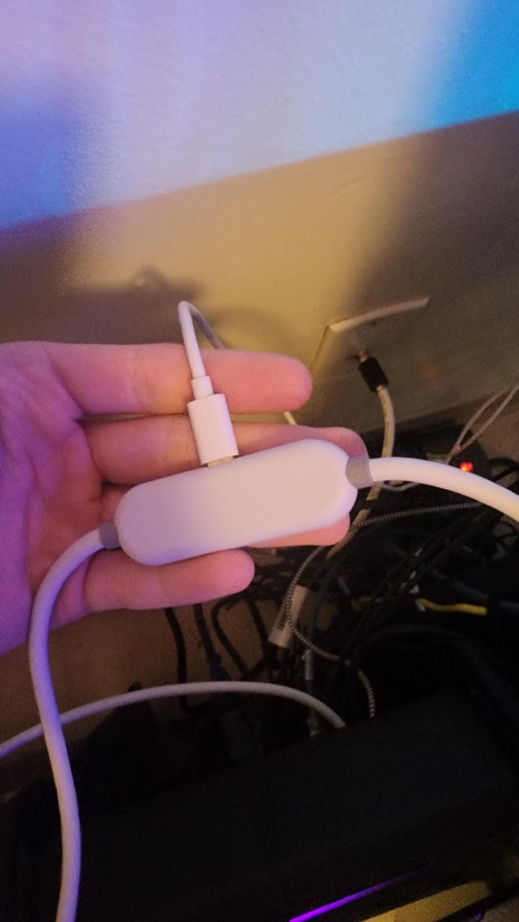 Maxonar VR Charging Link Cable 16FT, USB 3.0 for Meta Quest 3/3S/2, Pico 4 | 18W Charging | 5Gbps USB 3.0 Data | 16ft Reinforced L-shaped Connector | SmartProtect3.0 Battery Care | Awesome Gift | White customer photo 2