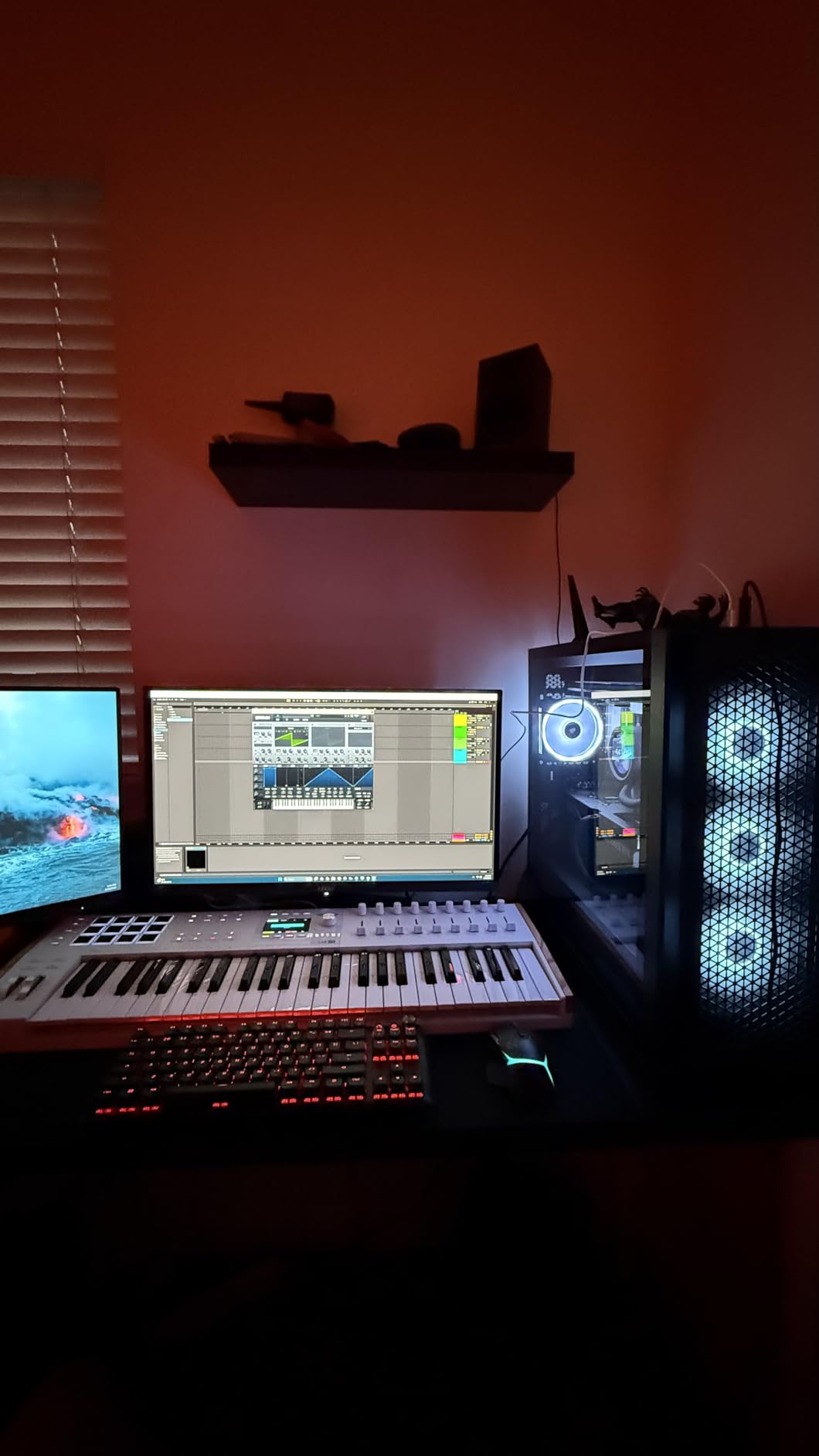Arturia KeyLab 49 mk3 White - 49 Key USB MIDI Keyboard Controller with Analog Lab Pro Software Included | 49-Note Semi-Weighted Keys with Channel Aftertouch, 12 Pads, 9 Encoders, 9 Faders customer photo 2