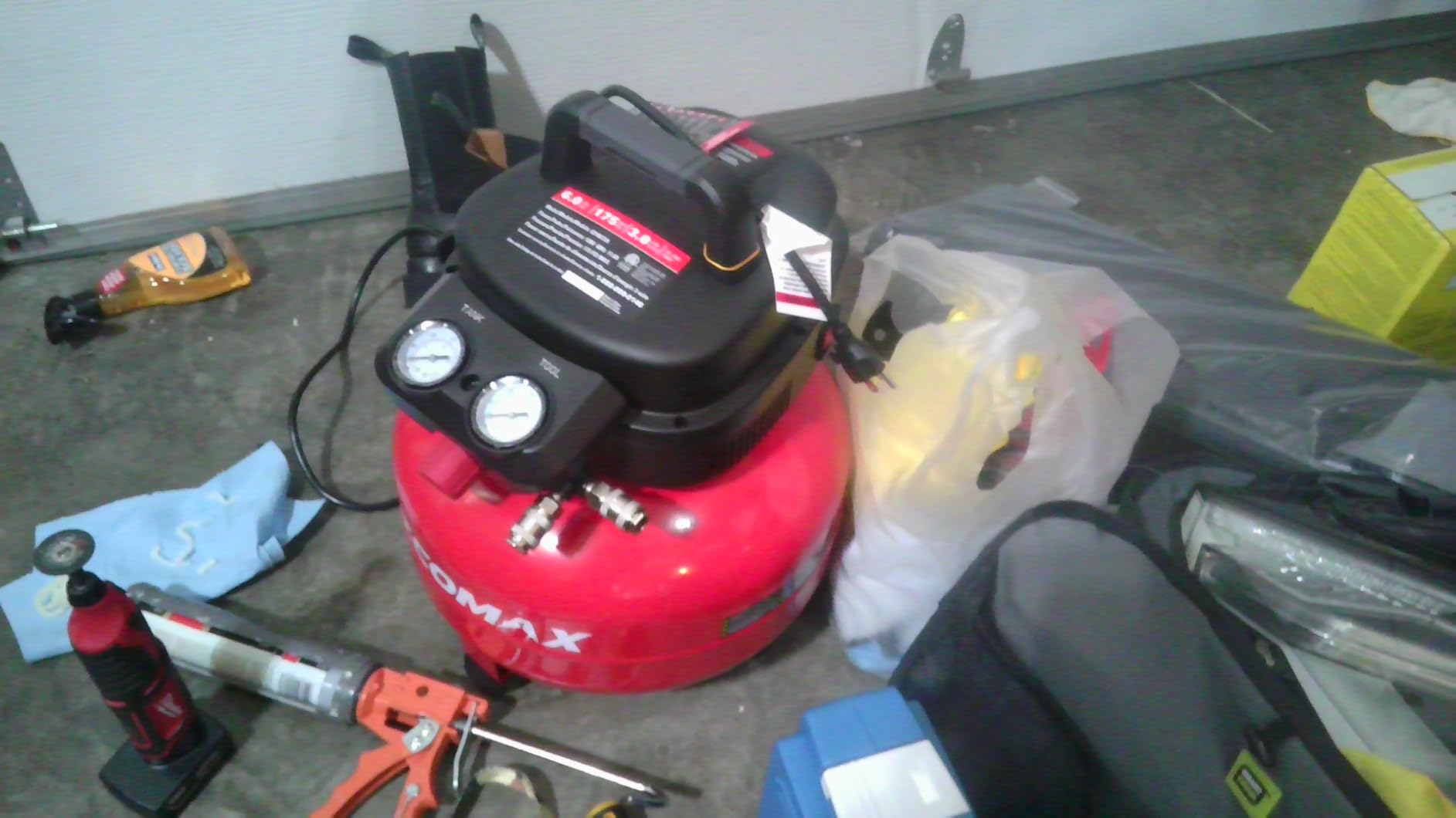 ECOMAX Air Compressor 6 Gallon 175 PSI Pancake Portable Oil-free Tank with 10 PCS Accessories Kit customer photo 1
