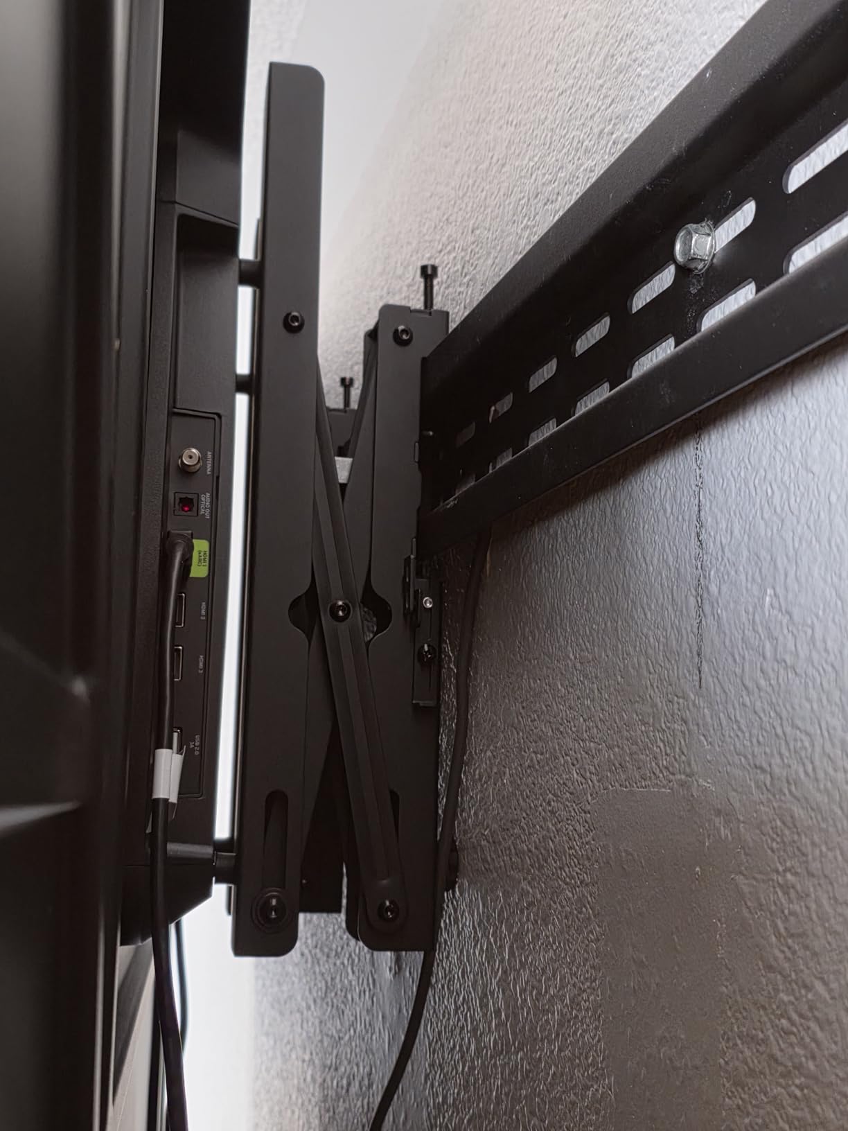 VIVO Black Pop-Out 2x2 Video Wall Mount for 37 to 65 in TVs, MOUNT-VW65-4 | Heavy Duty Steel, Fits 4 TV Screens, Push-in, Pop-out VESA Brackets, Wide VESA Range, Screen Leveling, Holds up to 616 lbs customer photo 1