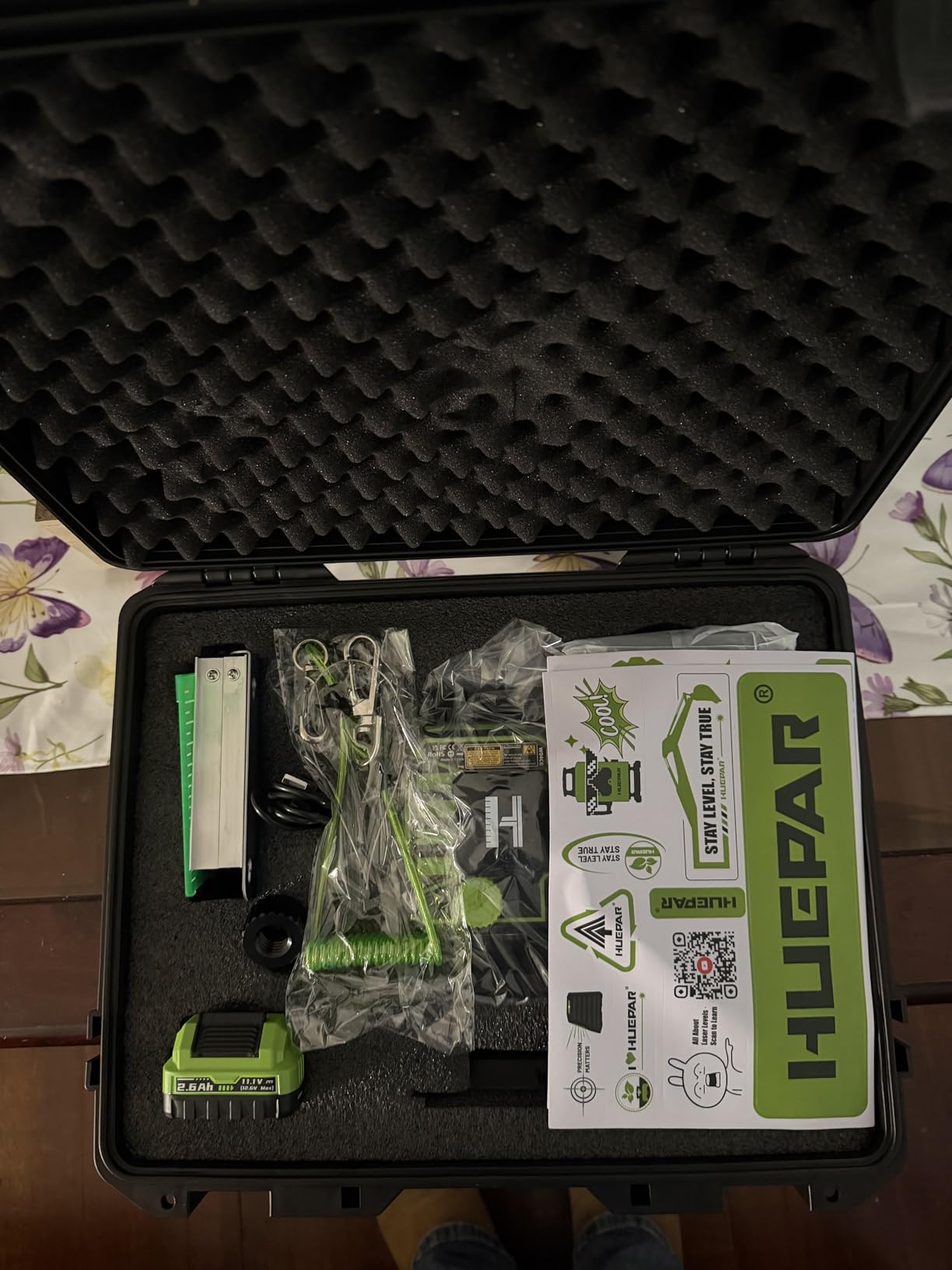 Huepar Laser Level 360 Self Leveling, W04CG Upgraded 4x360° Bluetooth Construction Lazer Leveler Tool with Electric Rotating Base & Large LCD Screen, 4D 16 Lines Green Cross Line Laser Level customer photo 2