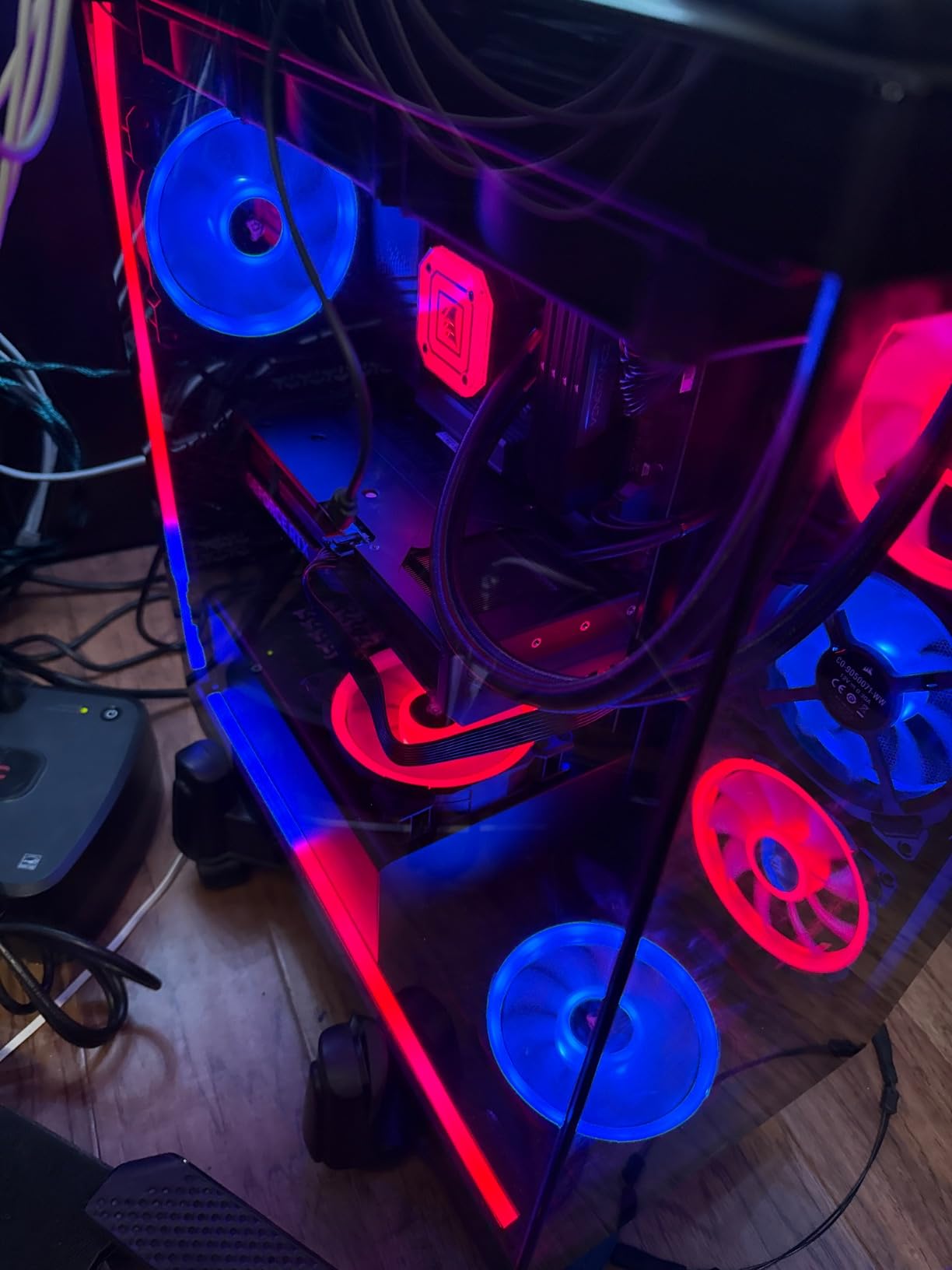 iCUE Link LS430 Aurora RGB Light Strips 430mm Kit - 2X Magnetic Diffused Individually Addressable RGB LED Strips - iCUE Link Adapter and ARGB to iCUE 3-Pin Adapter Cable Included customer photo 1