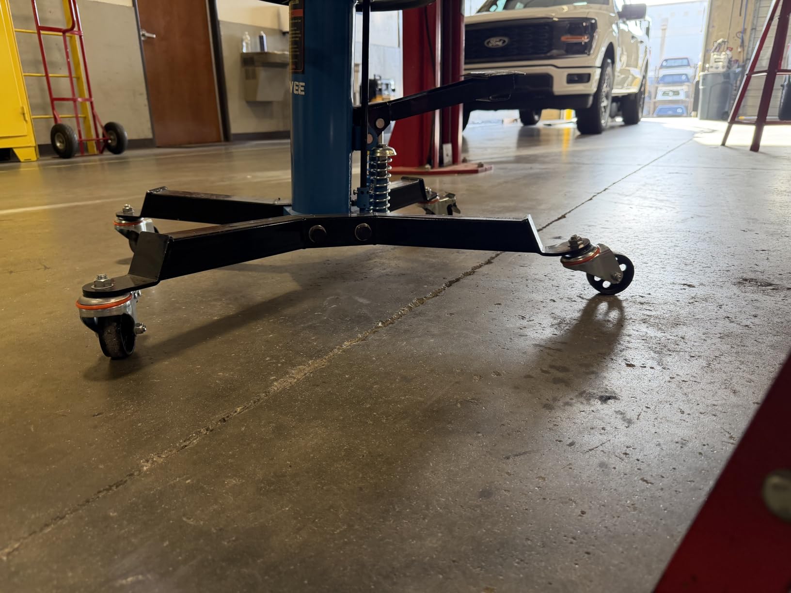 Dual Plunger Hydraulic Transmission Jack 1322 lbs Capacity, 33.5