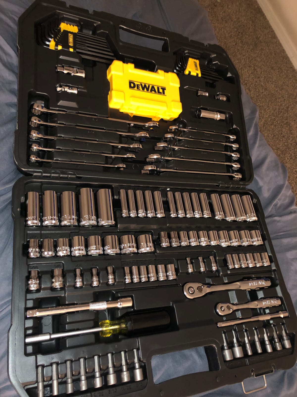 DEWALT 142 Piece Mechanics Tool Set, 1/4 Inch and 3/8 Inch Drive, SAE and Metric (DWMT45425) customer photo 1