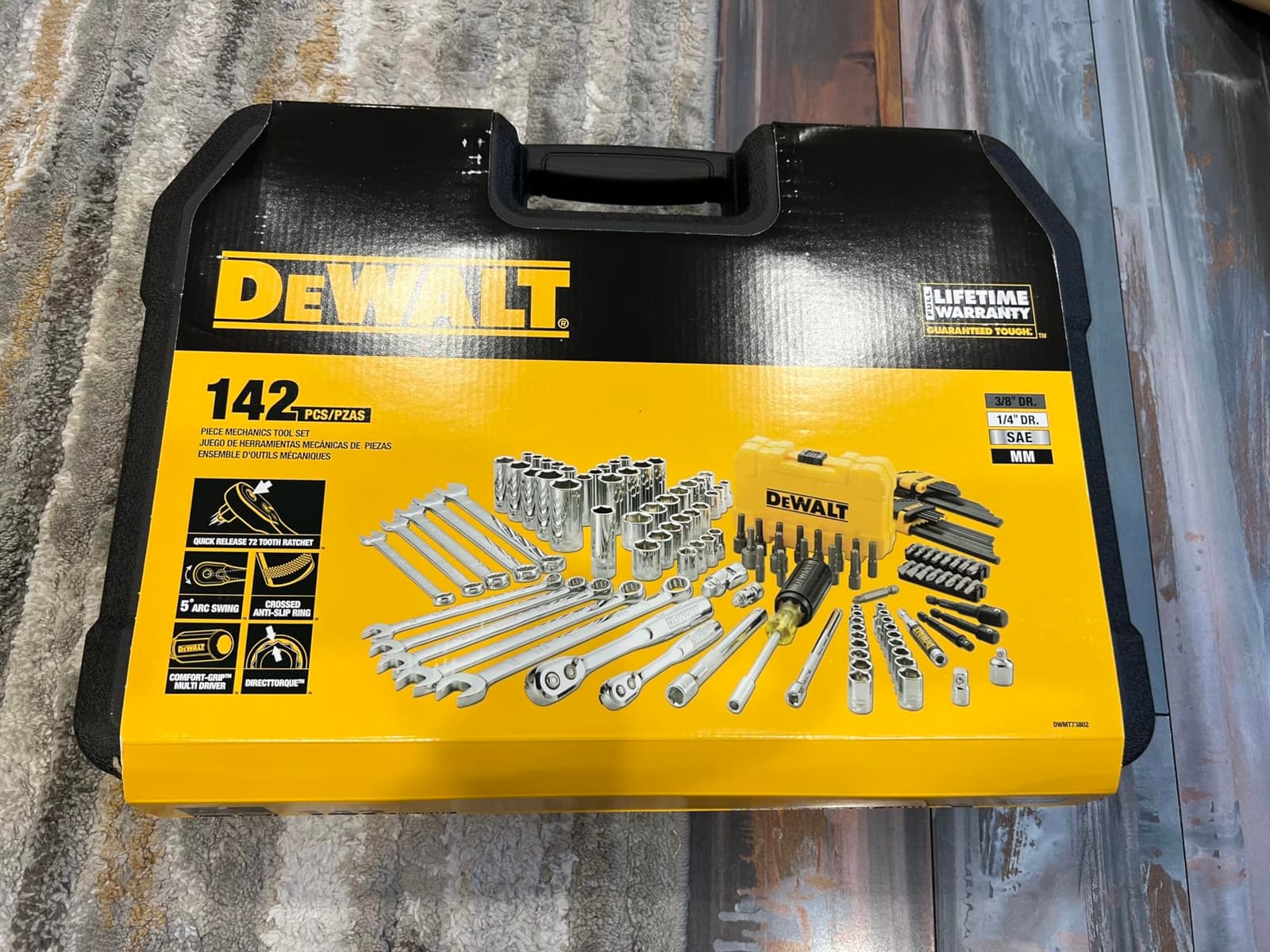 DEWALT 142 Piece Mechanics Tool Set, 1/4 Inch and 3/8 Inch Drive, SAE and Metric (DWMT45425) customer photo 2