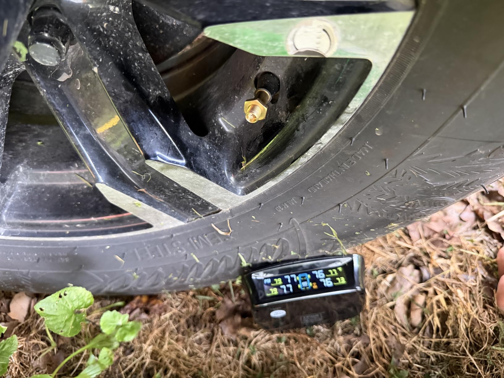 Tymate TM3 RV Tire Pressure Monitoring System, TPMS Set of 4 Sensors | Max of 10 Tires Pressure & Temp Monitor, 6 Alarm Modes, 0-144PSI, Solar & USB Charge, Color Display, For RV/Trailer/Truck/Car customer photo 2
