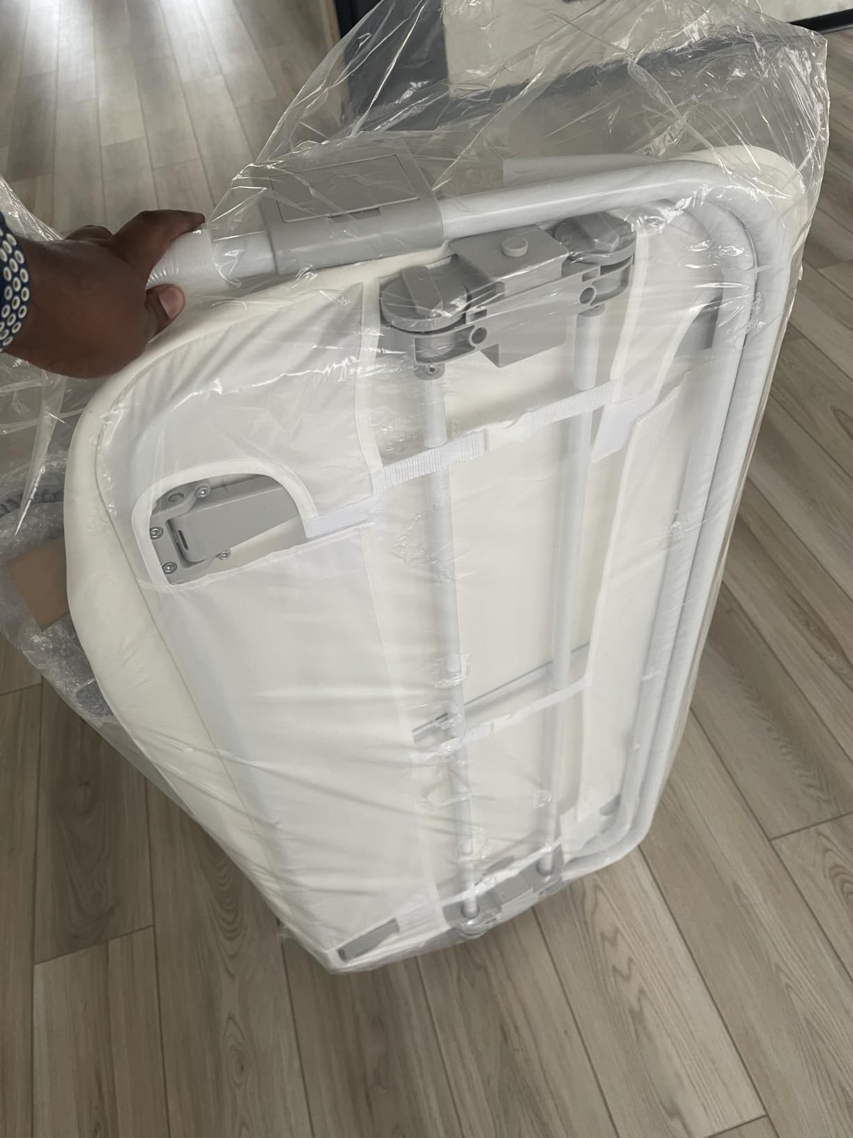 Maydolly Baby Bassinet, Smart Crib, Automatic Cry Detection and Response, Rocking Bassinet for Baby, 7 Height Adjustable with Mattress for Newborns (White) customer photo 1