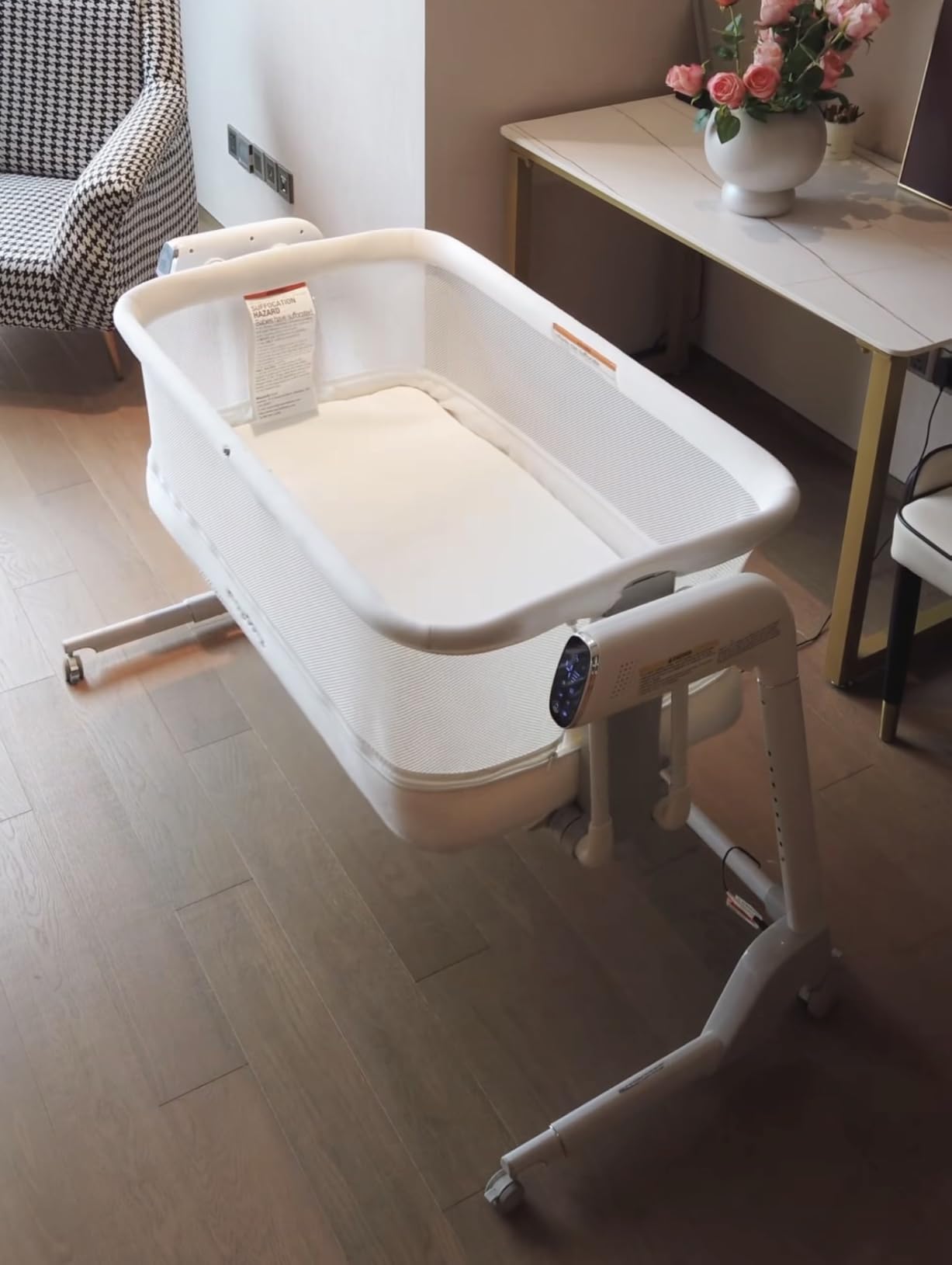 Maydolly Baby Bassinet, Smart Crib, Automatic Cry Detection and Response, Rocking Bassinet for Baby, 7 Height Adjustable with Mattress for Newborns (White) customer photo 2