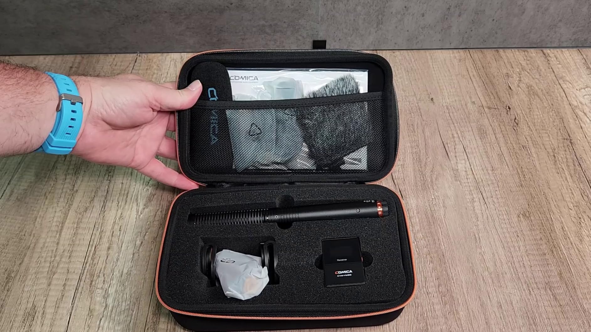COMICA VM40 Wireless Shotgun Microphone with 48kHz/32-bit Float Recording | Wired and Wireless Modes, 32GB File Storage, 32H Working, 656ft Range, for Canon, Nikon, Sony, Phone, Filming, Video Recording customer photo 1