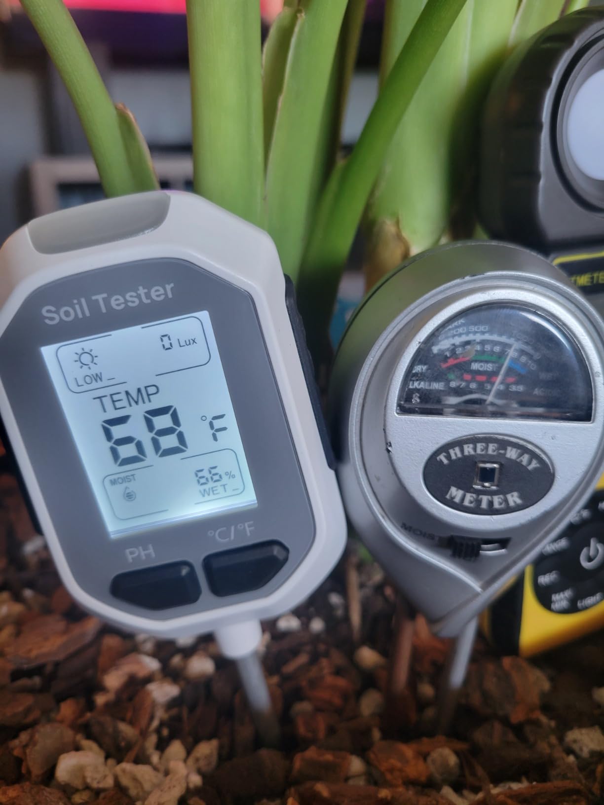 YAMRON 4-in-1 Soil Moisture Meter Digital Plant Temperature/Soil Moisture/pH Meter/Sunlight Intensity Backlight LCD Display Soil Test Meter for Gardening, Farming and Outdoor Plants customer photo 1