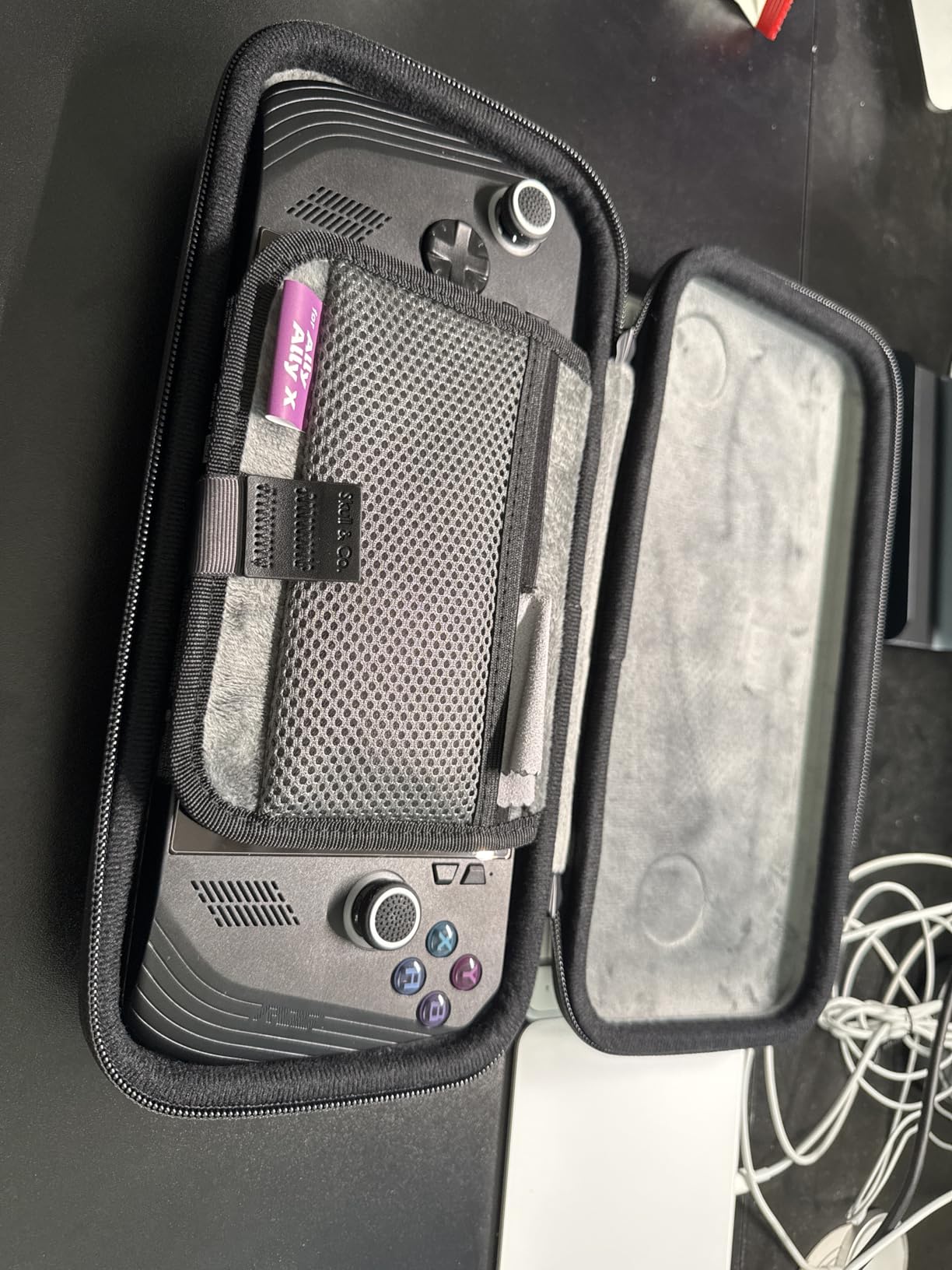 Skull & Co. EDC Case: Slim Hard Shell Travel Carrying Case for ROG Ally (2023 Model) and ROG Ally X (2024 Model)-Black customer photo 1