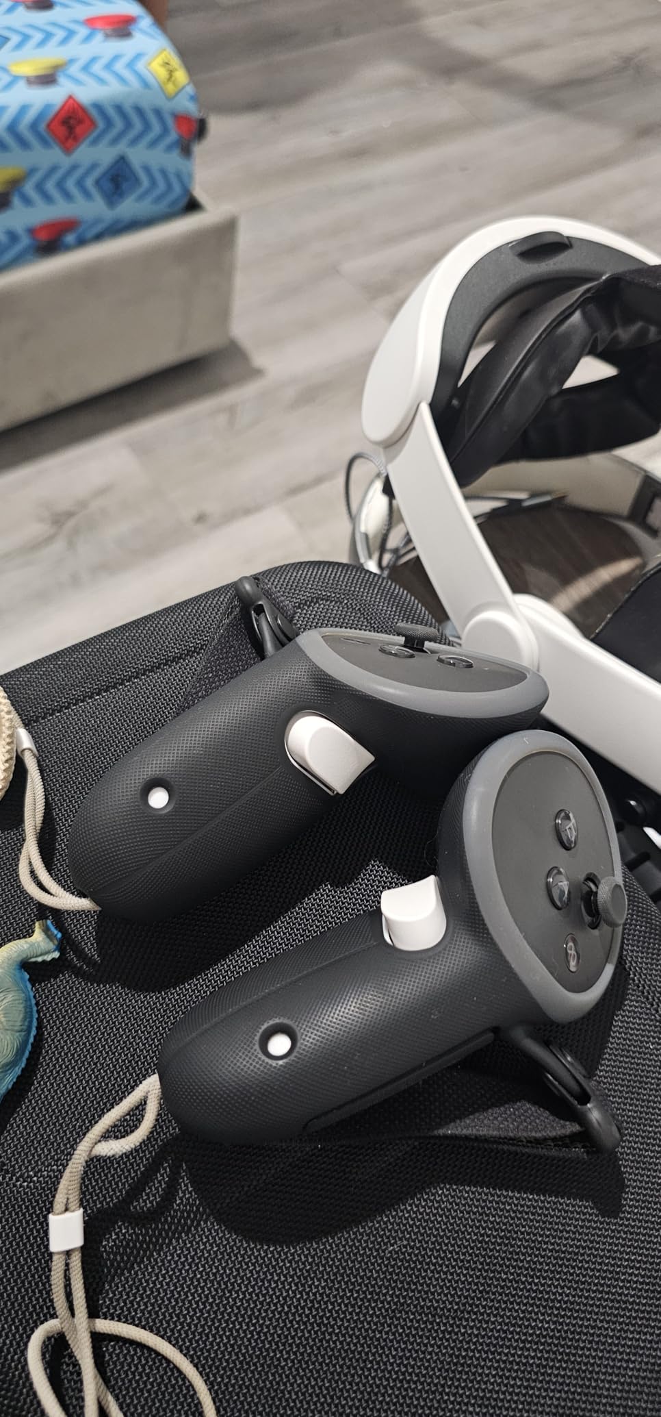 KIWI design Non-Slip Controller Grips with Battery Opening for Quest 3/3S | Upgraded G4 Pro Silicone Protector with Secure Knuckle Strap, Meta Certified Accessory. 1-cm Extended Grip, Stable Signal customer photo 2