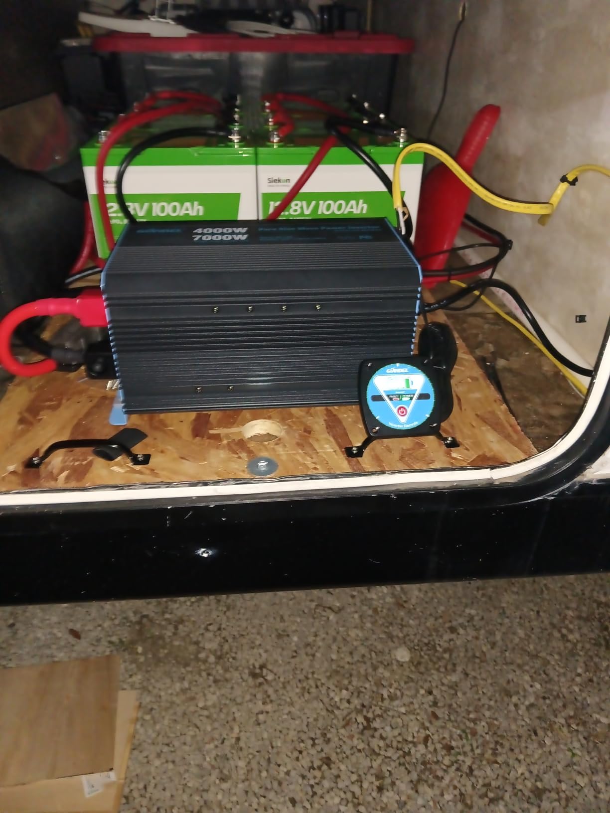 GIANDEL 4000W Pure Sine Wave Power Inverter 12V to 120V AC, 7000W Max, Compatible with LiFePO4 Batteries, Dual Remote Control, GFCI Outlets, RV Campers Off-Grid Solar Systems customer photo 1