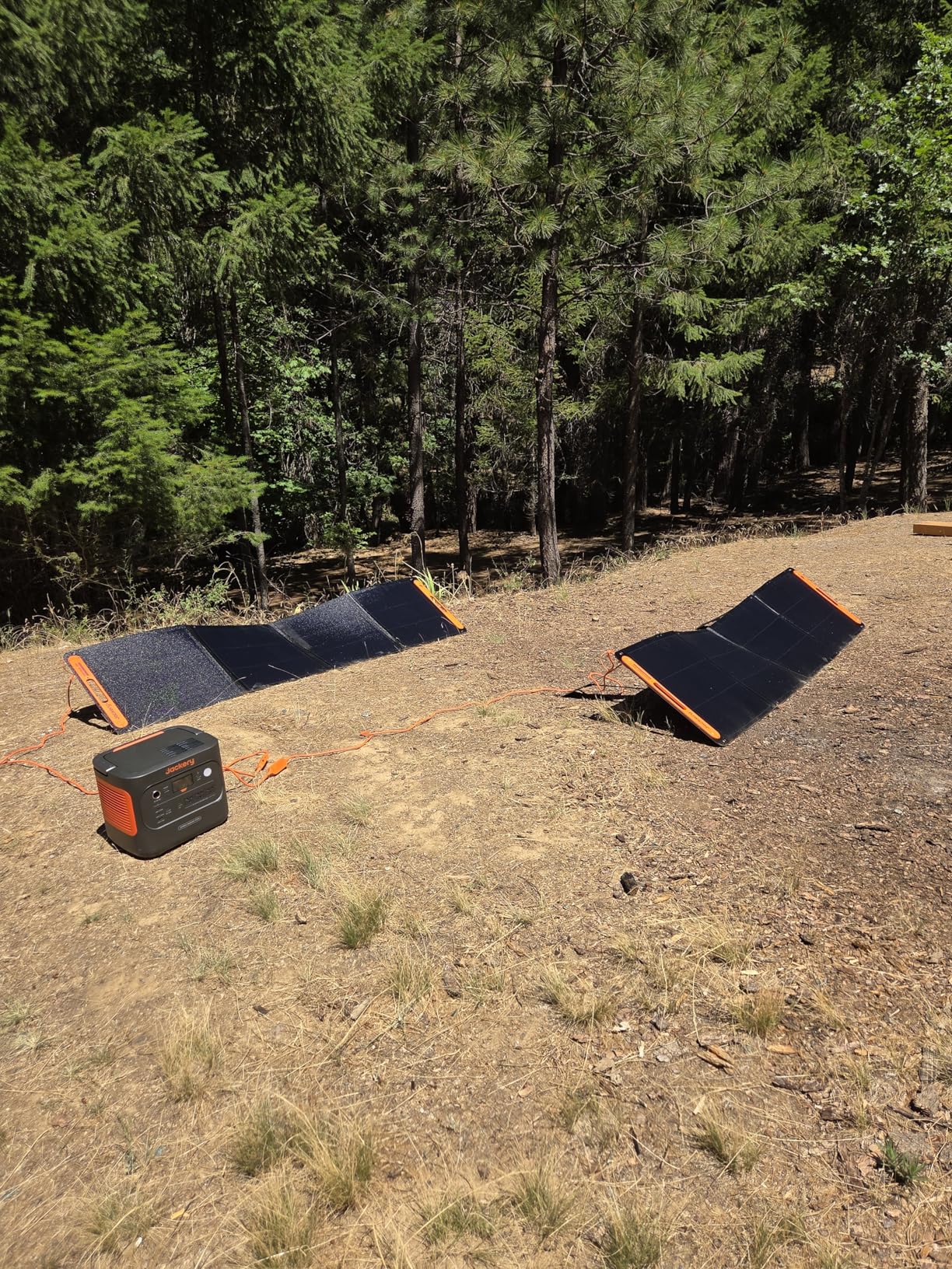 Jackery Explorer 2000 v2 Portable Power Station with 2x200W Solar Panels, 2042Wh LiFePo4 Battery, 2200W Solar Generator, 20ms UPS, USB-C PD 100W Fast Charging for Power Outages, Emergencies, Camping customer photo 2