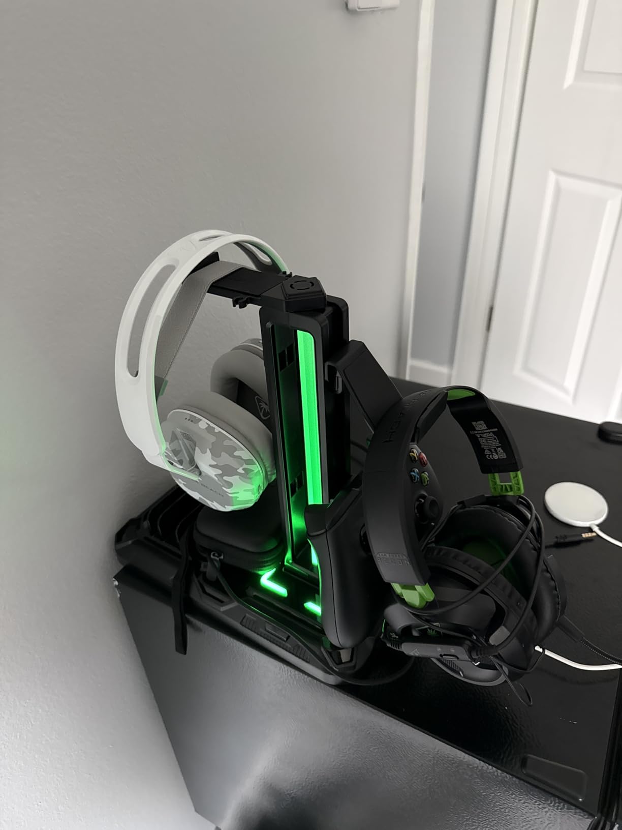 KDD Headset Stand with Charging Station - Detachable Controller Holder with 9 Light Modes - Rotatable Headphone Hanger with USB A&C Charger Ports - Earphone Hook for PC Gaming Accessories Storage customer photo 1
