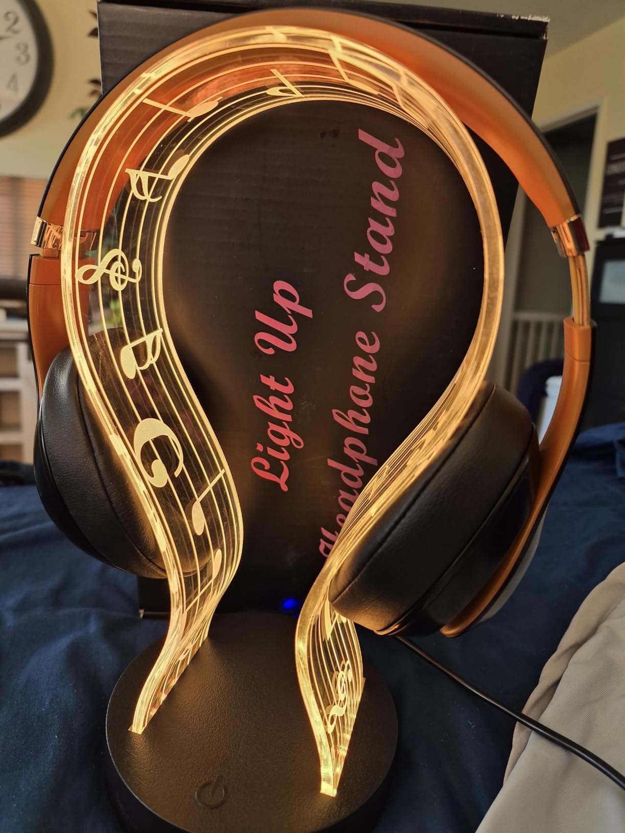CoolGift Mart Light Up Headphone Stand with 16 Color Lights, PCB Pattern Acrylic Headset Stand with 1 USB and 1 Type-C Charging Ports, Gifts for Gamers Men Boy Father Dad and DJ Music Lovers customer photo 1