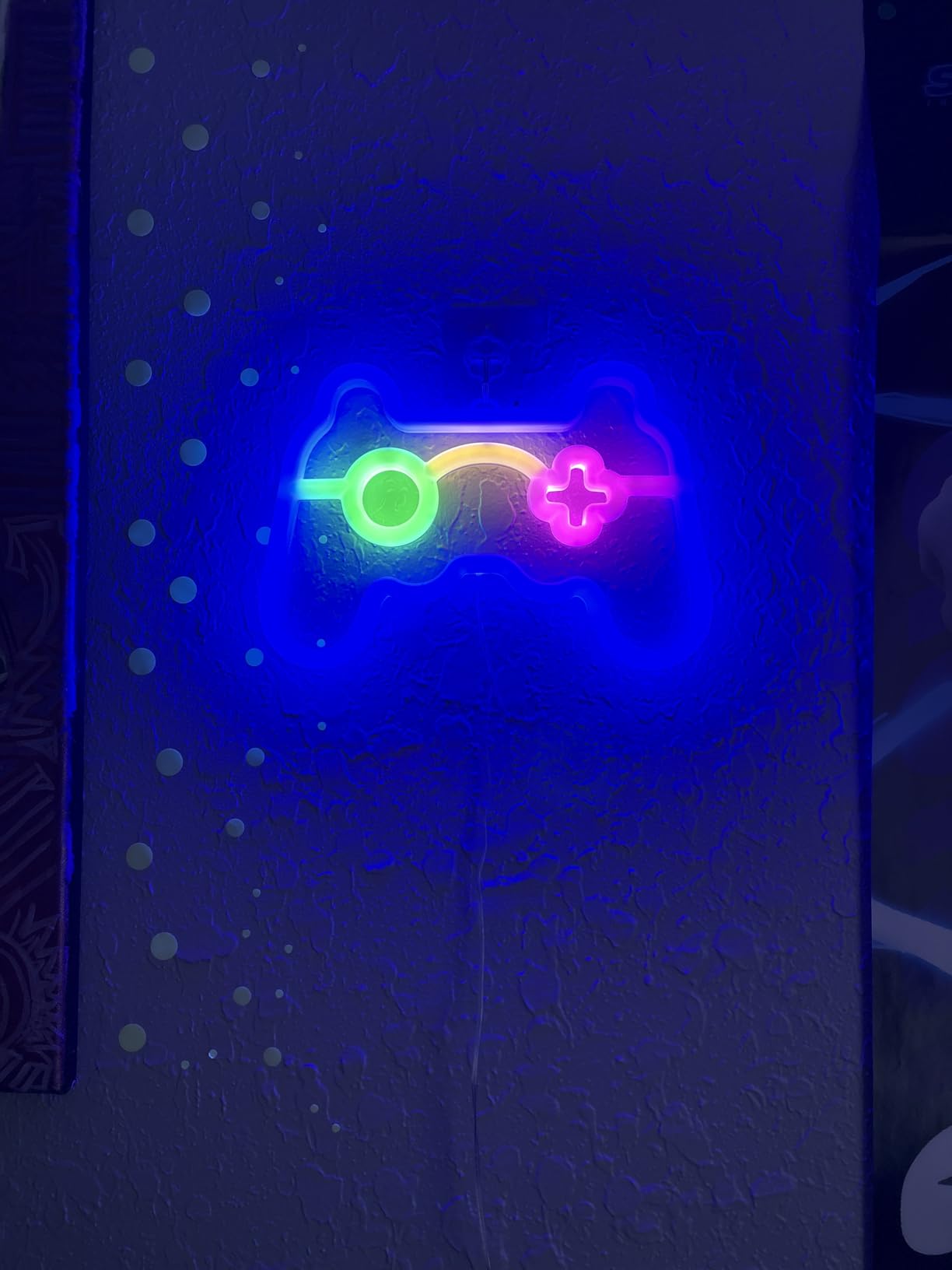 Vicloon Gamer Neon Sign, Game Controller Shape Neon Light- USB/Battery Powered LED Wall Light for Gaming Room Decor & Retro Arcade Gifts for Teens and Boys customer photo 2