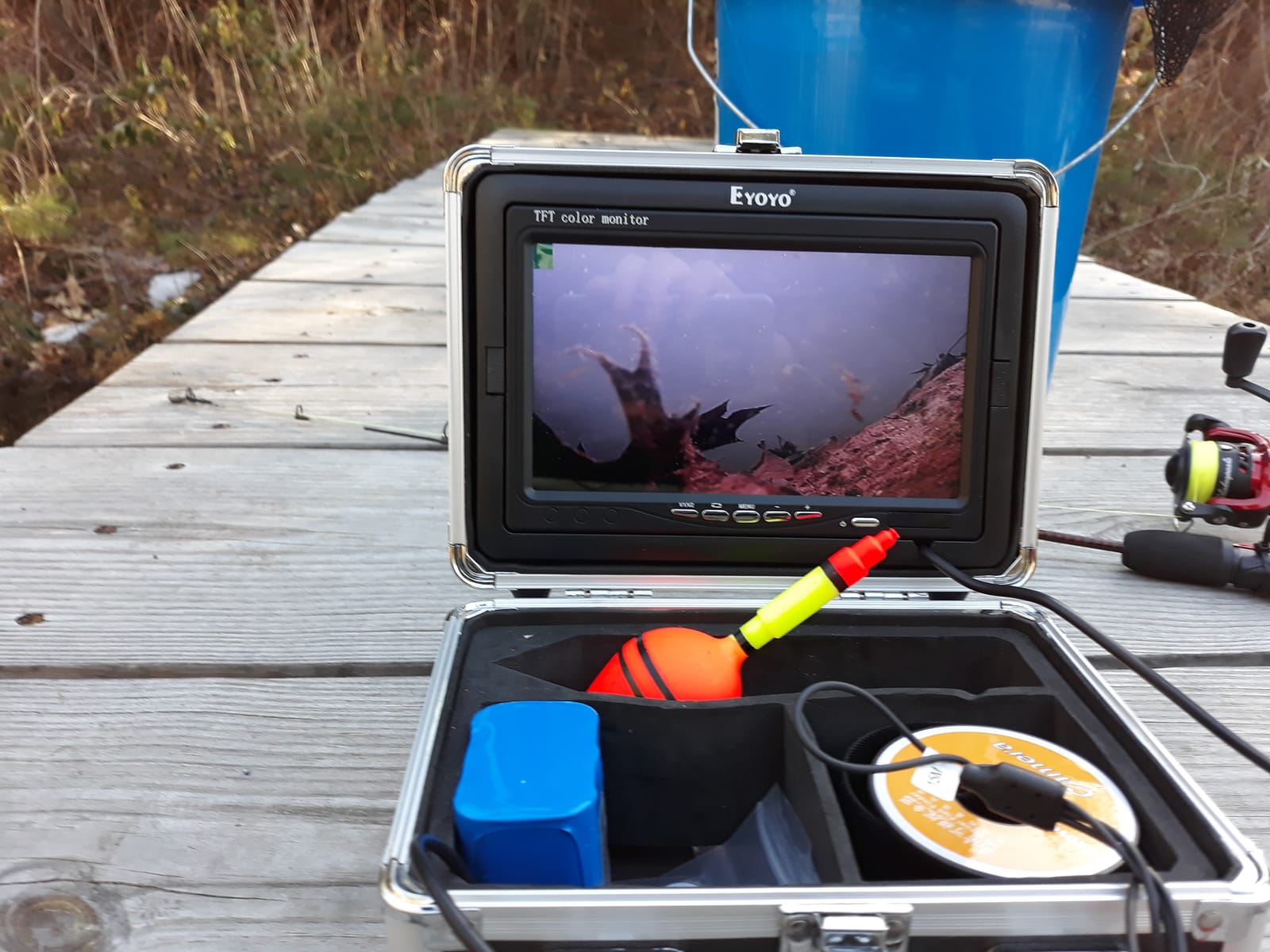 Eyoyo Underwater Fishing Camera 7 inch LCD Monitor Fish Finder 1000TVL | Waterproof Fishing Camera, 12pcs Infrared Lights, 98ft Cable, 4500mAh 8H Battery, Plug & Play For Ice, Lake & Boat Fishing customer photo 2