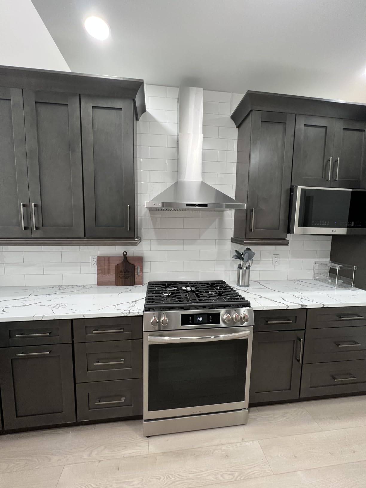 VIKIO HOME 36 Inch Wall Mount Range Hood 580 CFM Low Noise Touch Control, Ducted/Ductless Convertible, Stainless Steel Kitchen Vent Hood with 3-Speed Fan and LED Lights customer photo 1