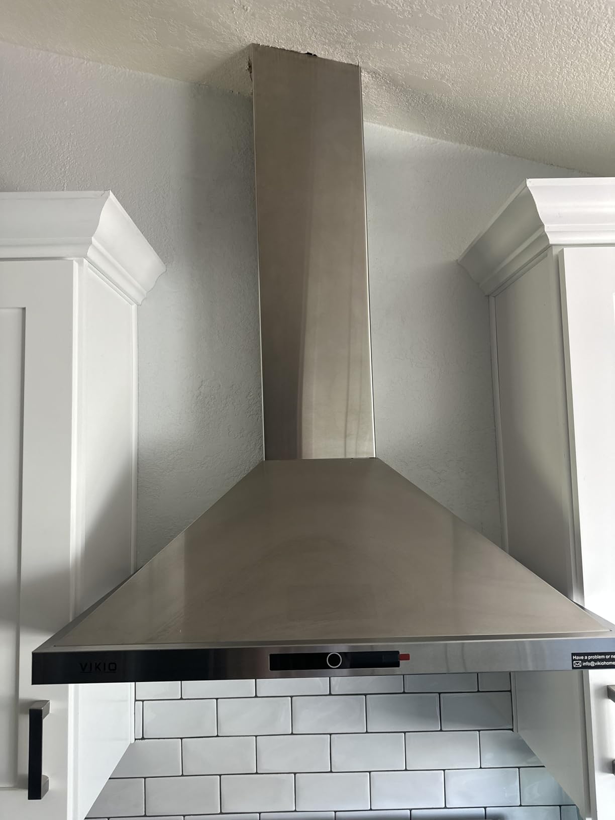 VIKIO HOME 30 Inch Wall Mount Range Hood 580 CFM Low Noise Touch Control, Ducted/Ductless Convertible, Stainless Steel Kitchen Vent Hood with 3-Speed Fan and LED Lights customer photo 2