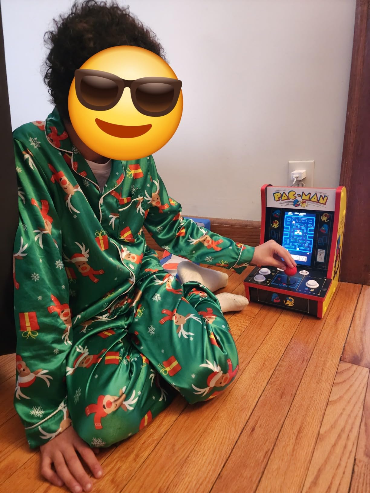 Pac-Man Countercade Countertop Arcade Machine, 3 Retro Games | 7-Inch LCD Screen and Full Size Real Feel Joysticks and Buttons customer photo 1