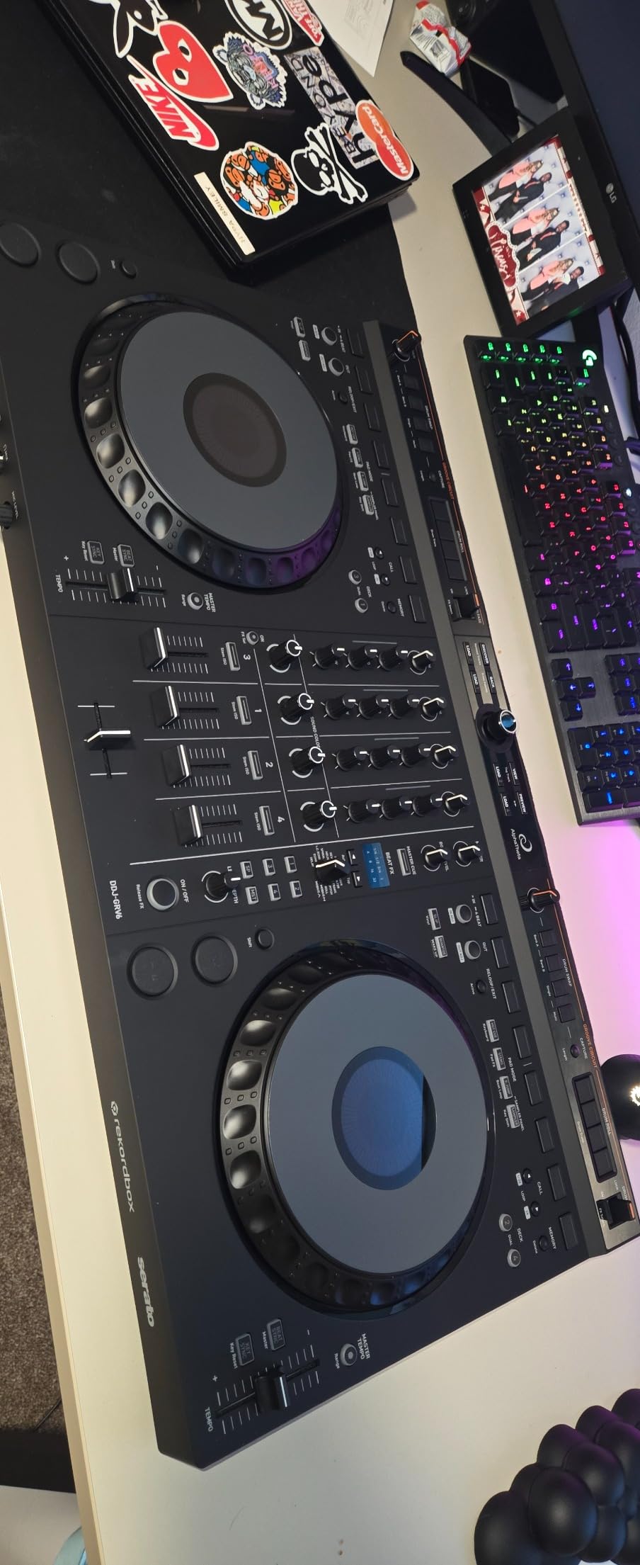 AlphaTheta DDJ-GRV6 4-Channel DJ Controller - Groove Circuit Live Remixing, Club-Standard Layout customer photo 1