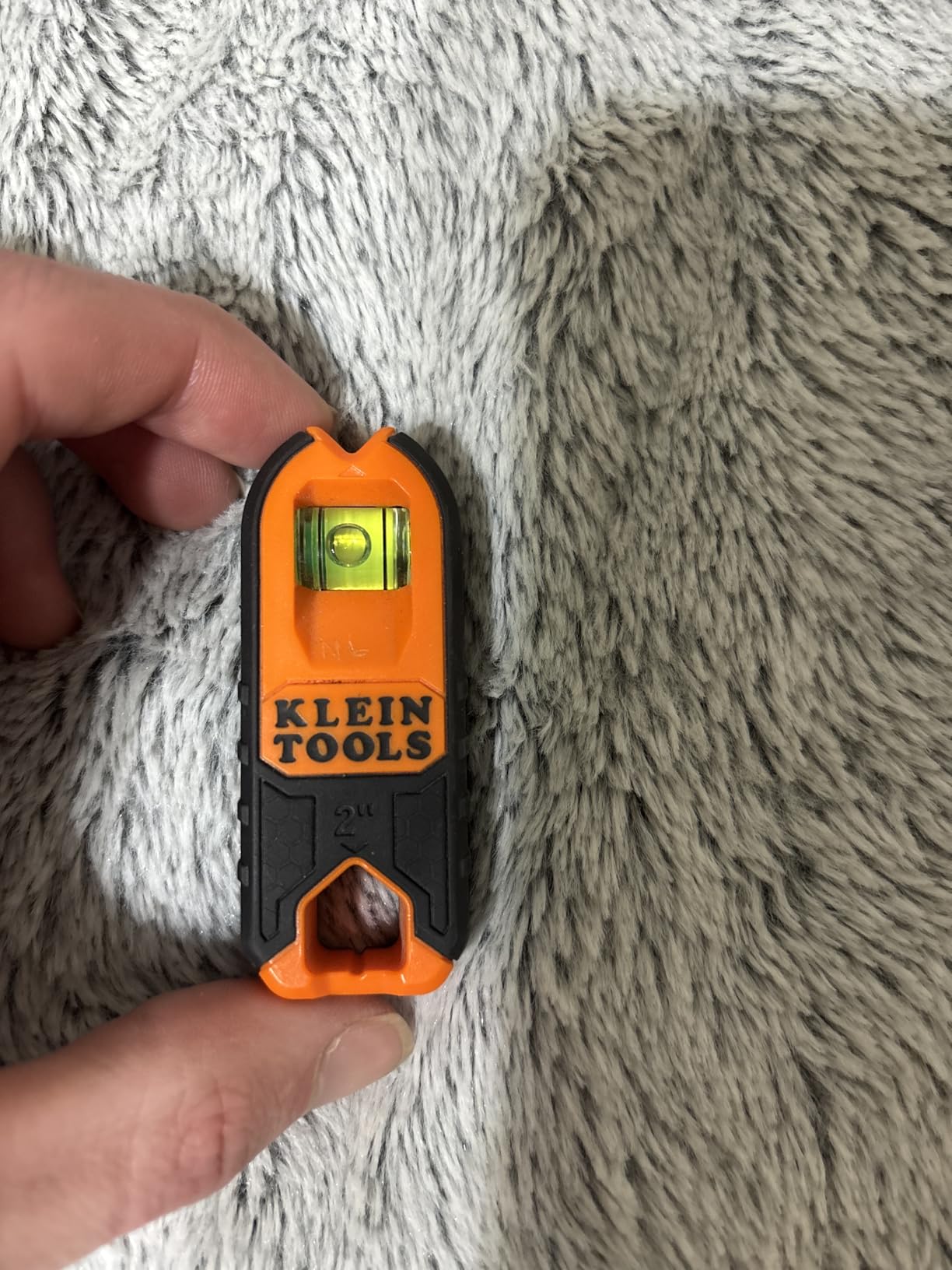 Klein Tools MSF100 Magnetic Stud Finder and Level, Compact, Wood and Metal Detector with Bubble Vial for Accurate Markings, Felt Pad Backing customer photo 2