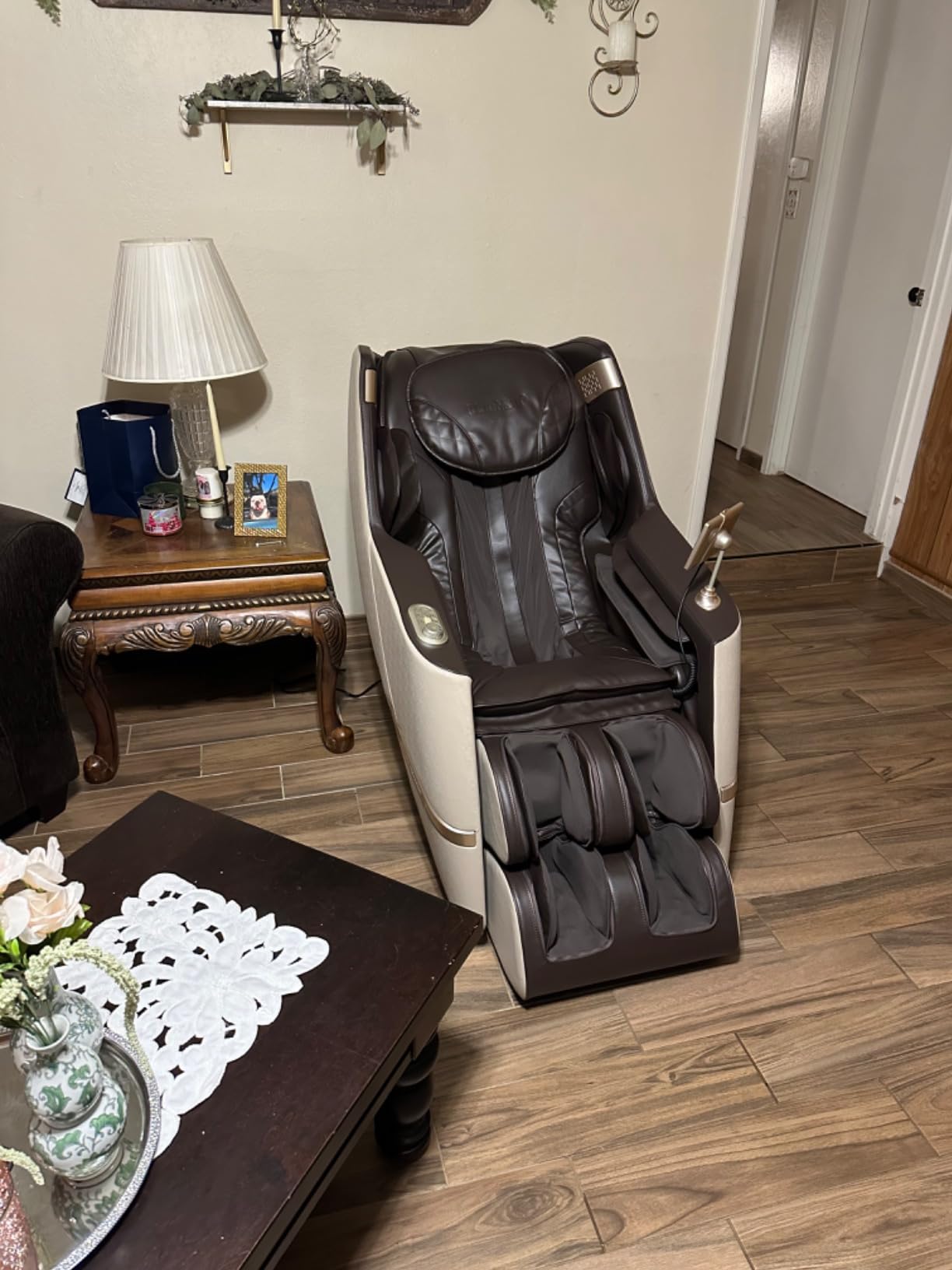 iBooMas Massage Chair Full Body Upgrade 20 Auto Modes Zero Gravity SL-Track | Extendable Footrest, Body Scan, 7 Manual Techniques, Foot Rollers, Heat Therapy, Airbags, Bluetooth, APP (Beige & Brown) customer photo 2
