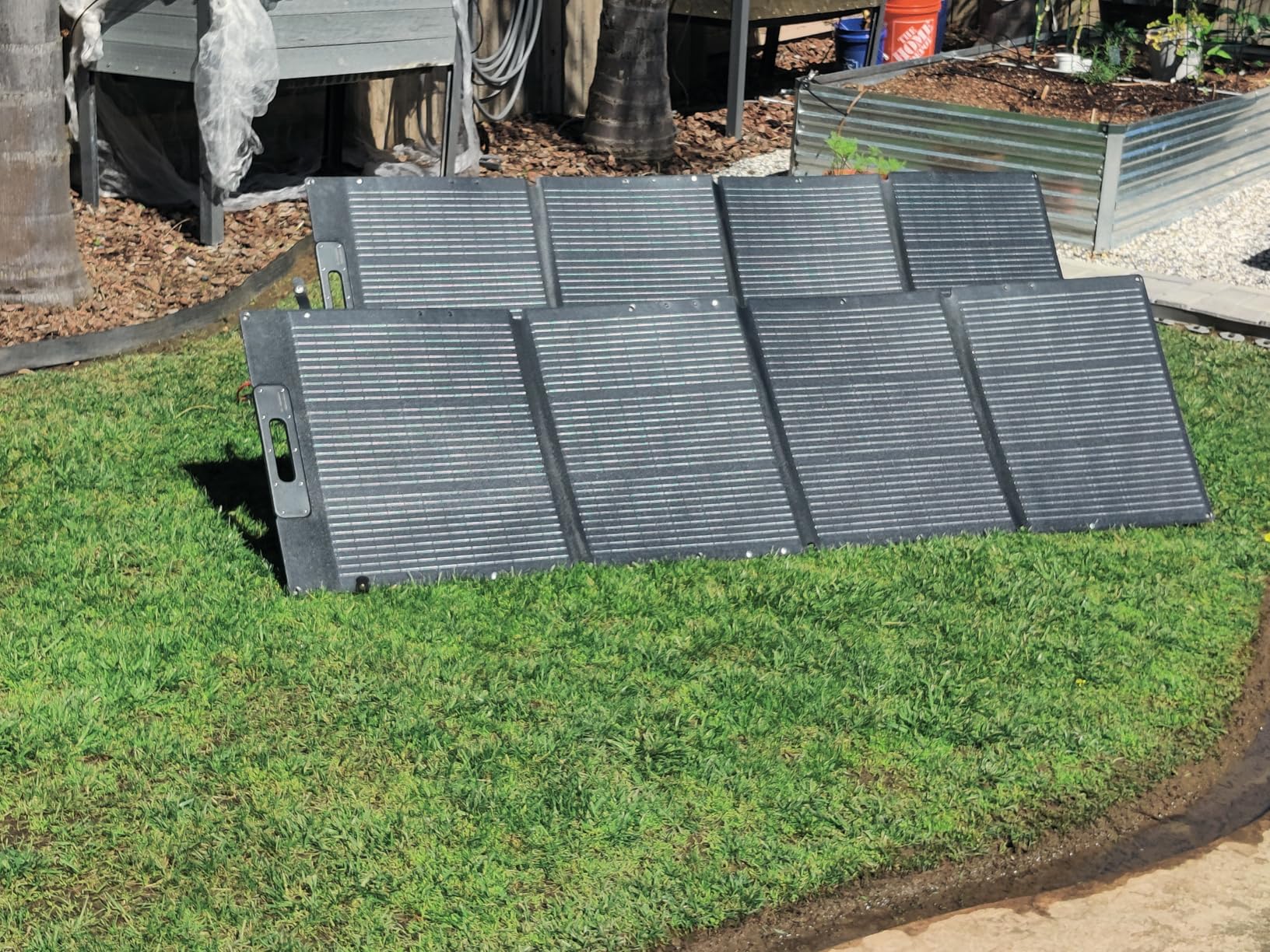 BLUETTI Elite 200 V2 Solar Generator & 200W Solar Panel Included 2073.6Wh | Battery Backup w/ 4 2600W AC Outlets 3900W Power Lifting, Fast Charge Portable Power Station for Camping, Off-grid, Emergency customer photo 2