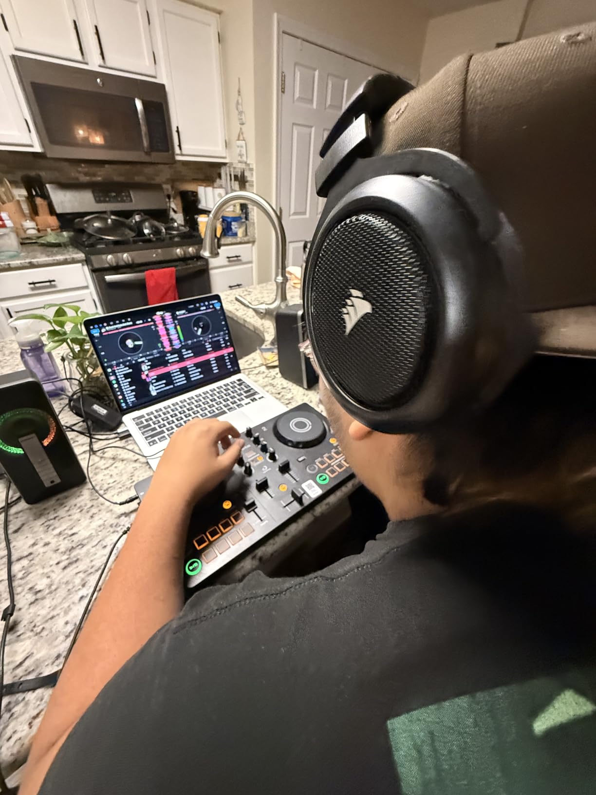 AlphaTheta DDJ-FLX2 Compact 2-Channel DJ Controller, Smart Fader, USB-C customer photo 1