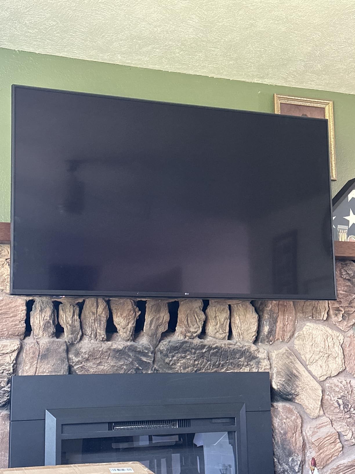 Mount-It! Above Fireplace Pull Down TV Mount, Gas Spring Adjustable Over Mantel Bracket, 32-65 Inch Screens, 66 lbs, Black customer photo 2
