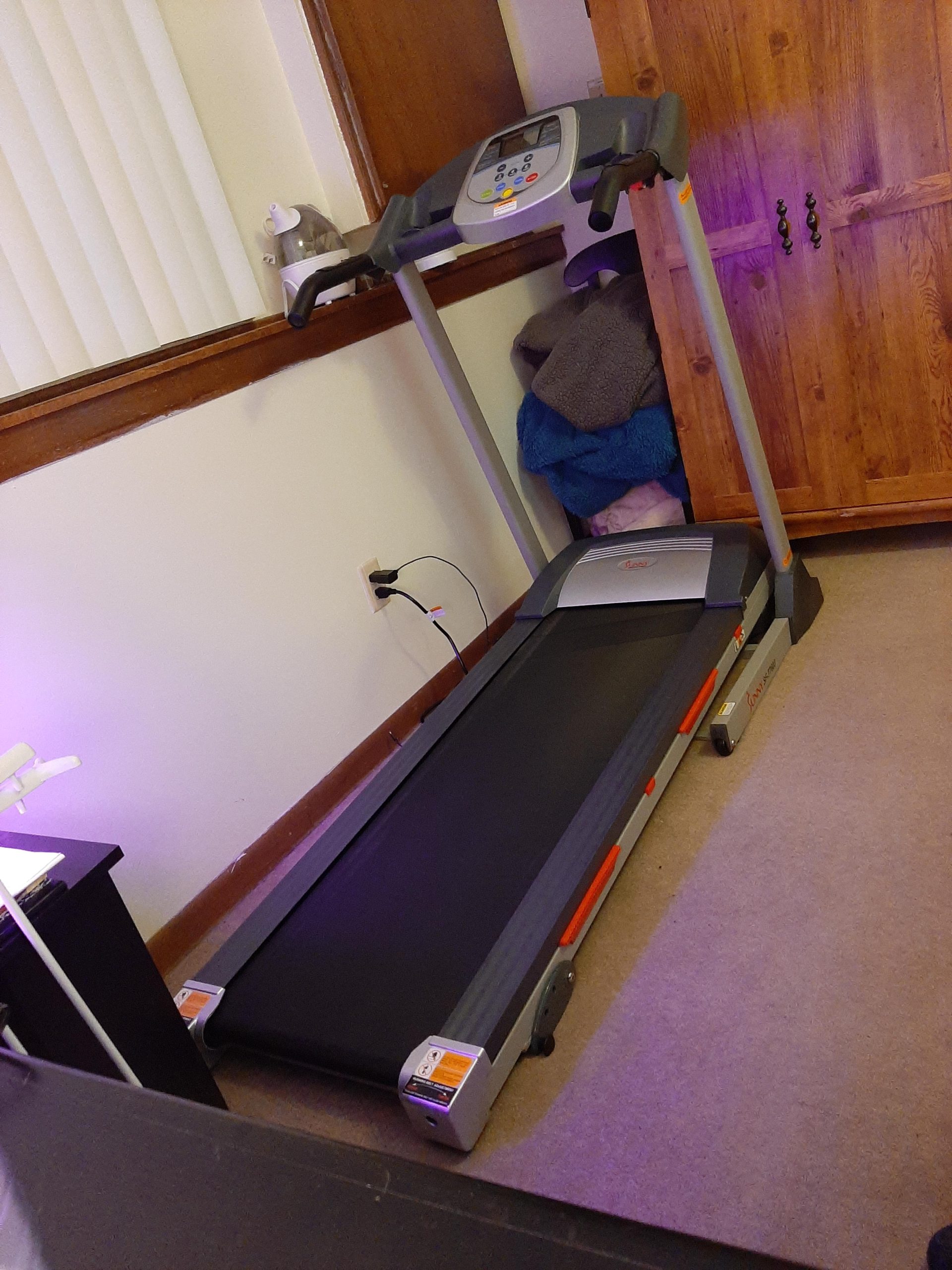 Sunny Health & Fitness Smart Wi-Fi Treadmill with Auto Incline customer photo 2
