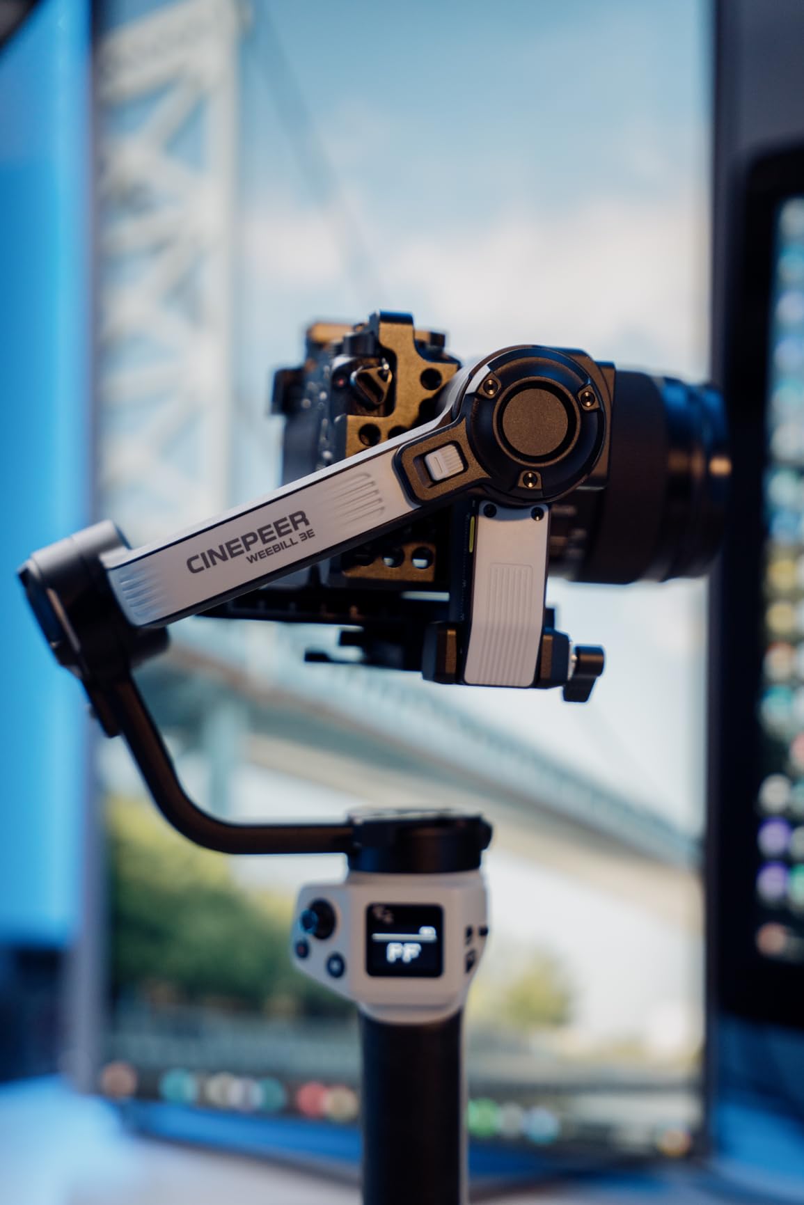ZHIYUN CINEPEER Crane 4E 3-Axis Camera Gimbal Stabilizer for Canon Sony | Extendable Sling Grip Native Vertical Shooting Handheld Camera Gimbal for Canon/Sony/Panasonic/Nikon customer photo 1