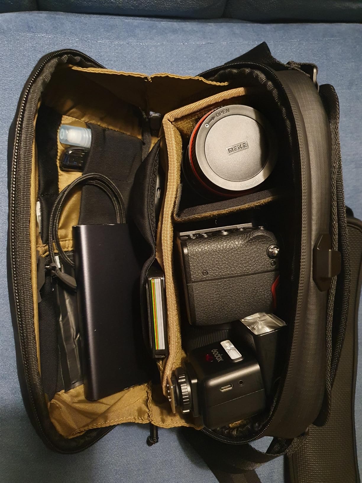 NOMATIC McKinnon Camera Messenger 13L - Camera Bag For Men And Women | Shoulder/Sling/Crossbody Bag, Fits 14