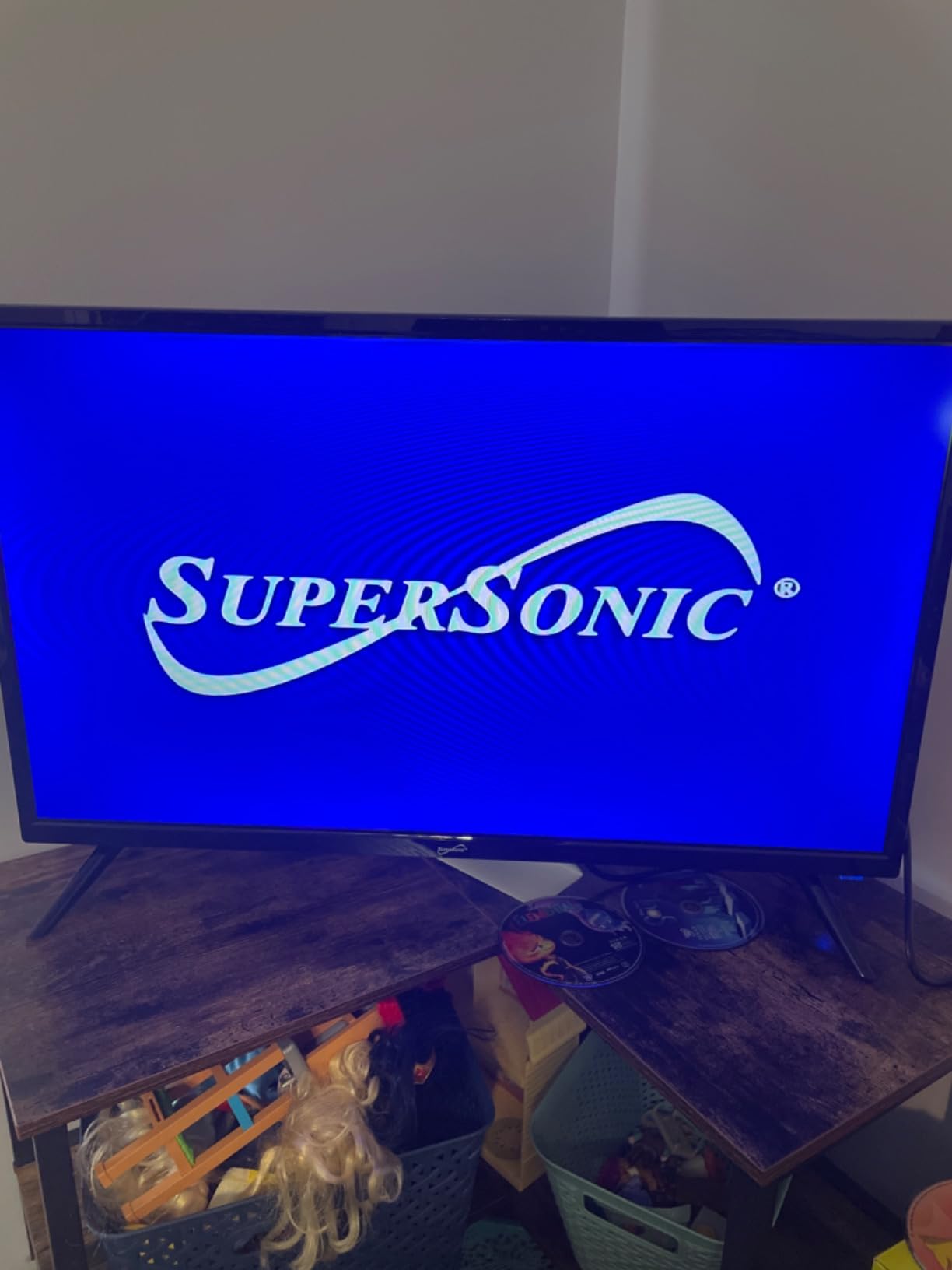 Supersonic SC-1926DVD 19-inch LED Smart HDTV w/DVD Player, 3X HDMI, 1080p, WiFi, USB, AC/DC Compatible for Home, Kitchen, or RV Camper, DC Car Cord Included (SC-1926SDVD -19