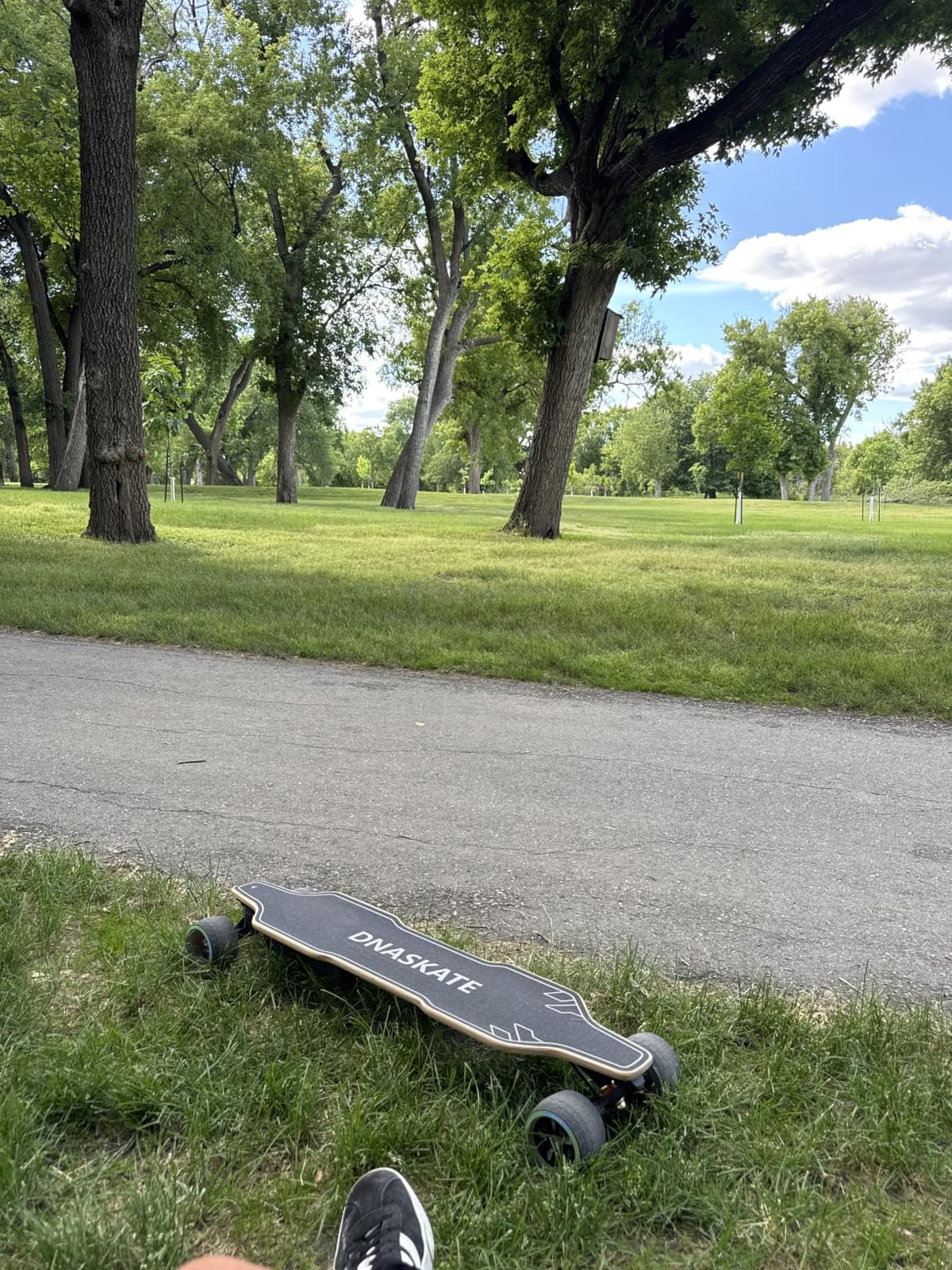 V4/V20 Electric Skateboard with Remote, 28 MPH Top Speed, 22 Miles Range, 1200W Hub-Motor Longboard customer photo 1