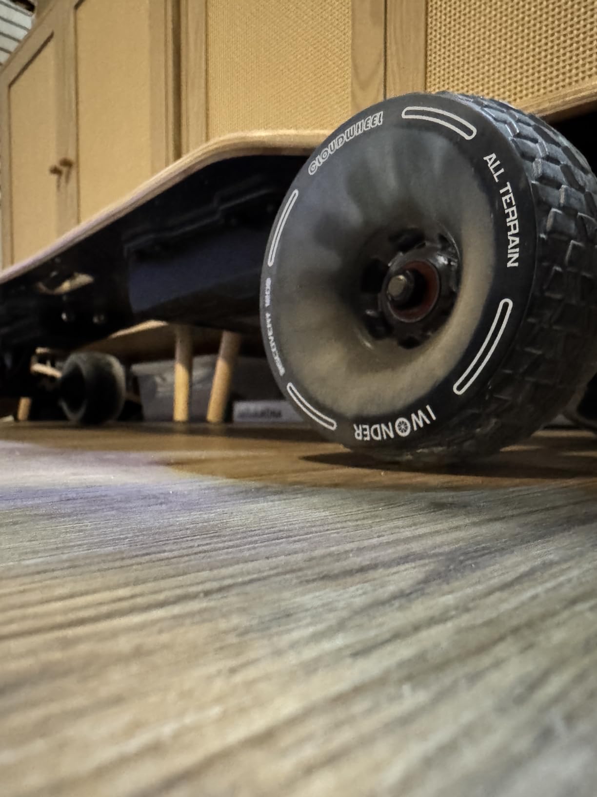 V4/V20 Electric Skateboard with Remote, 28 MPH Top Speed, 22 Miles Range, 1200W Hub-Motor Longboard customer photo 2