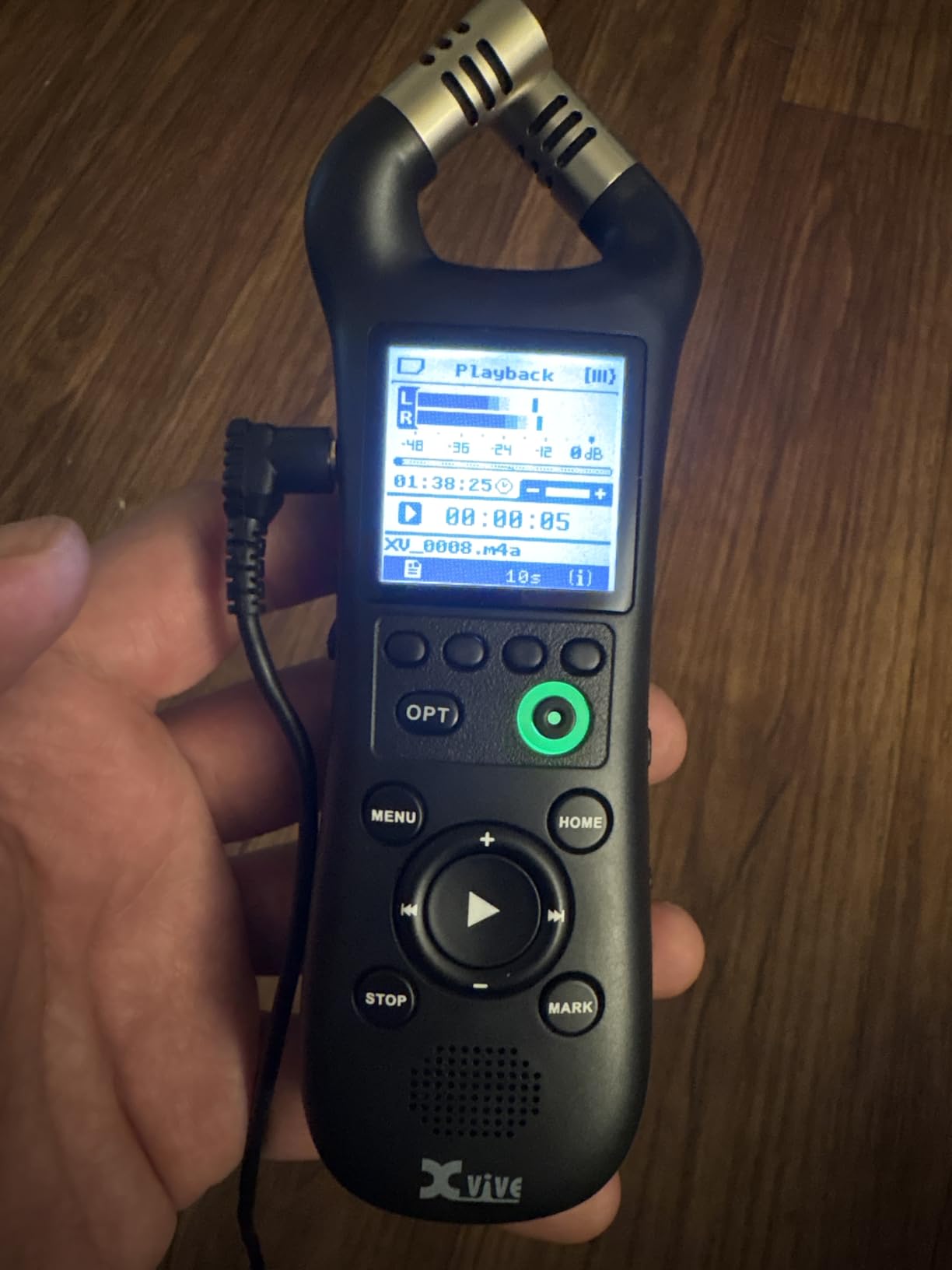 Xvive XV1-R Portable Stereo Audio Recorder with 32-Bit Float, X/Y Microphones, WAV/AAC Format, USB Microphone, Auto Record, for Musicians, Podcasters, Filmmakers customer photo 1