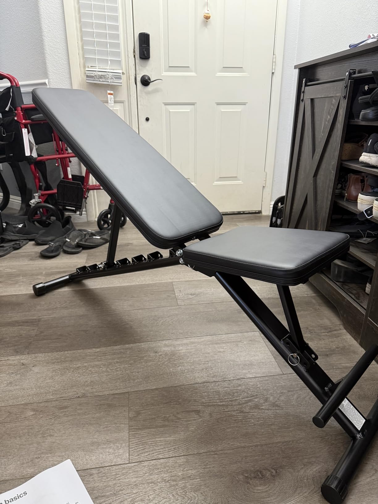 Amazon Basics Adjustable Workout Weight Bench Press, Foldable for Home Gym, Supports up to 660 Pounds, Black customer photo 1