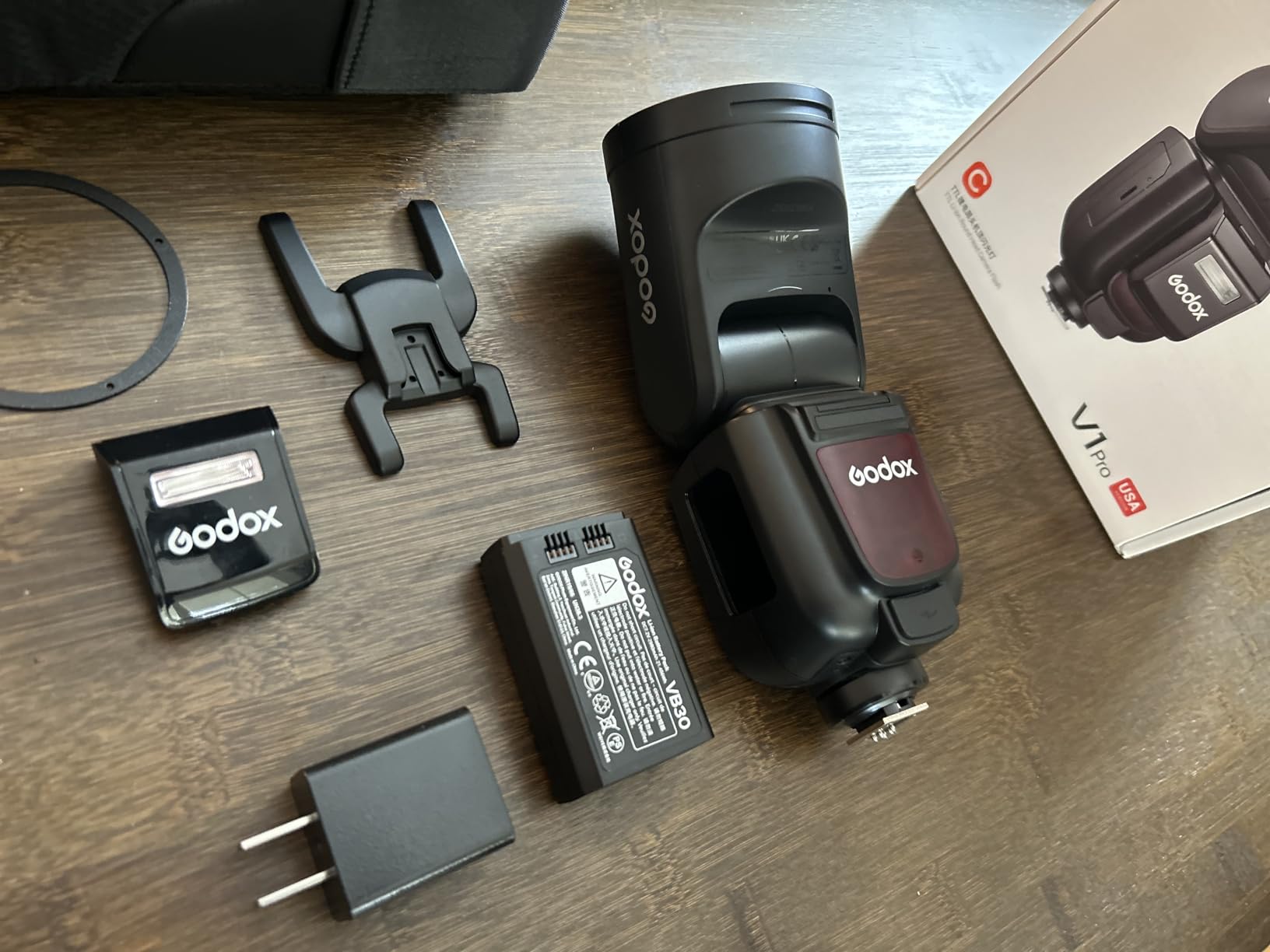 Godox V1 Pro C V1Pro-C Camera Flash for Canon | 76Ws 2.4G TTL 1/8000 HSS, 500 Full Power Flashes, 1.3s Recycle Time, LED Modeling Lamp (USA Version) customer photo 1
