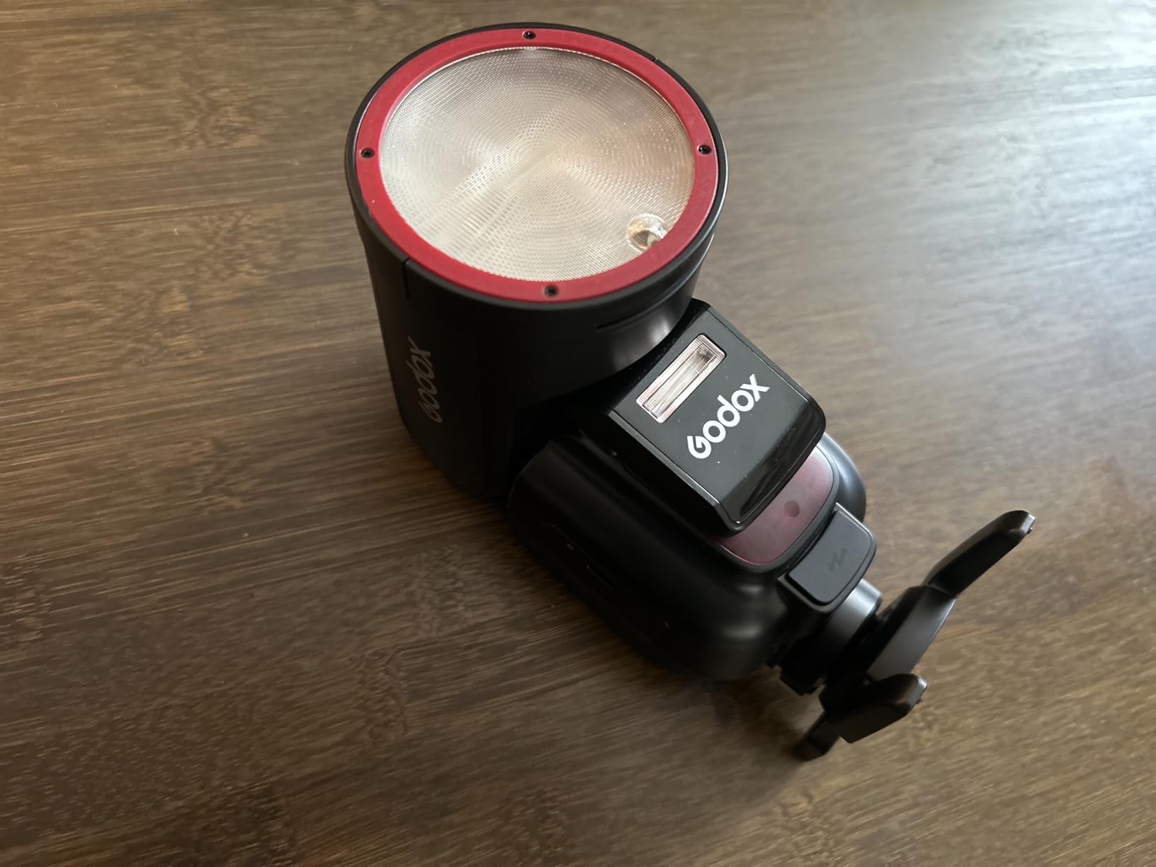 Godox V1 Pro C V1Pro-C Camera Flash for Canon | 76Ws 2.4G TTL 1/8000 HSS, 500 Full Power Flashes, 1.3s Recycle Time, LED Modeling Lamp (USA Version) customer photo 2