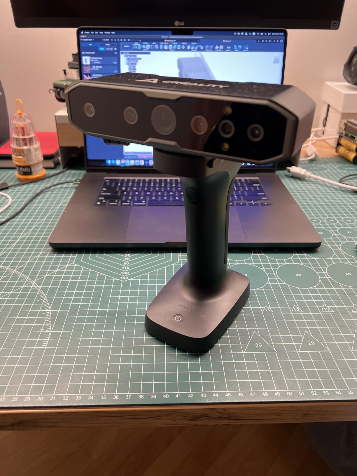 Creality CR-Scan Otter 3D Scanner for 3D Printing, Handheld 3D Printer Scanner with 4 Lens Stereo Vision 10-2000mm Range, Anti-Shake Tracking 24-Bit Full-Color for iOS Mac Windows Android customer photo 2