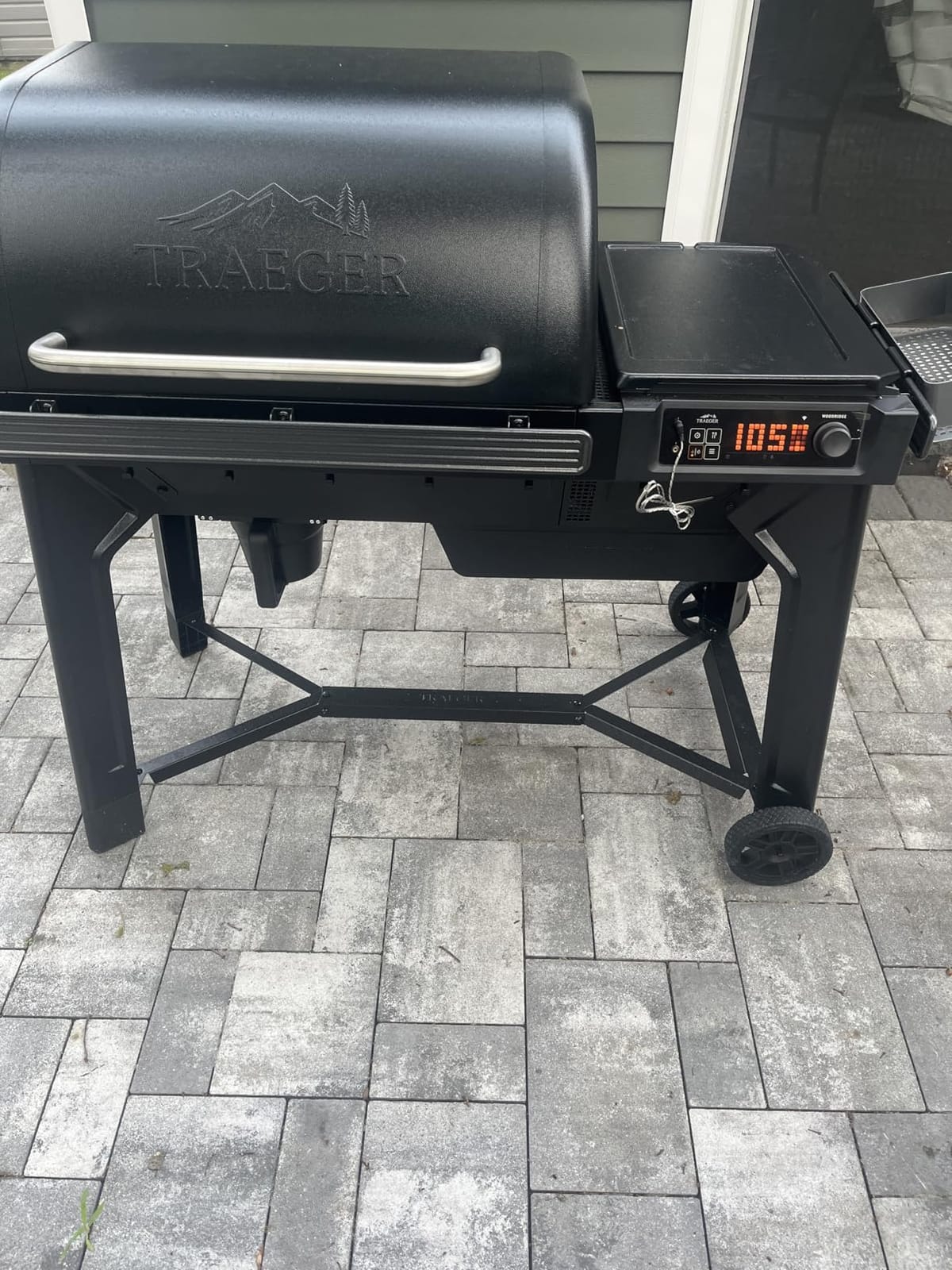 Traeger Woodridge Wood Pellet Grill & Smoker, 860 Sq In, WiFi customer photo 2