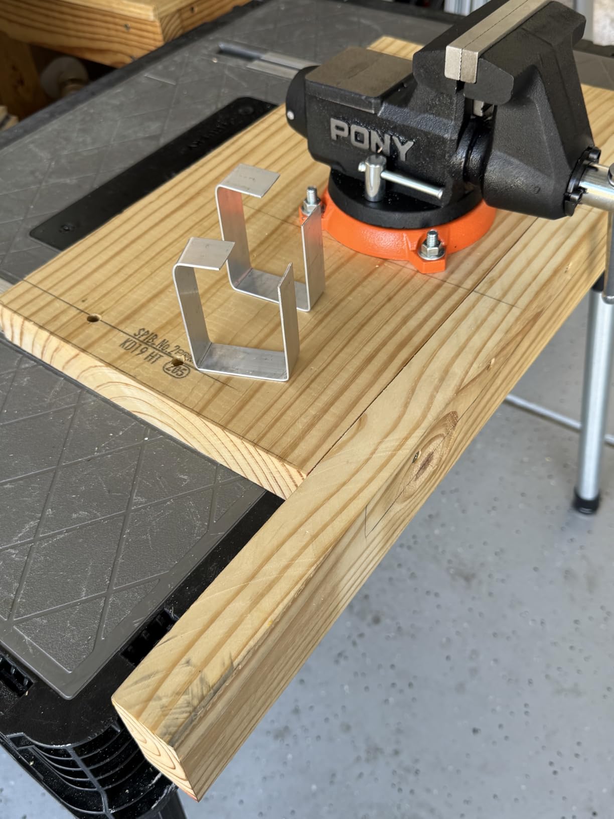 PONY 4 Inch Heavy Duty Bench Vise, 4400LBS Clamping Force Pro Workshop Vise | Vice for Workbench with 360° Rotatable Base and Anvil, 4-inch Jaw Width and Opening for Woodworking, Drilling, Pipe Cutting customer photo 2